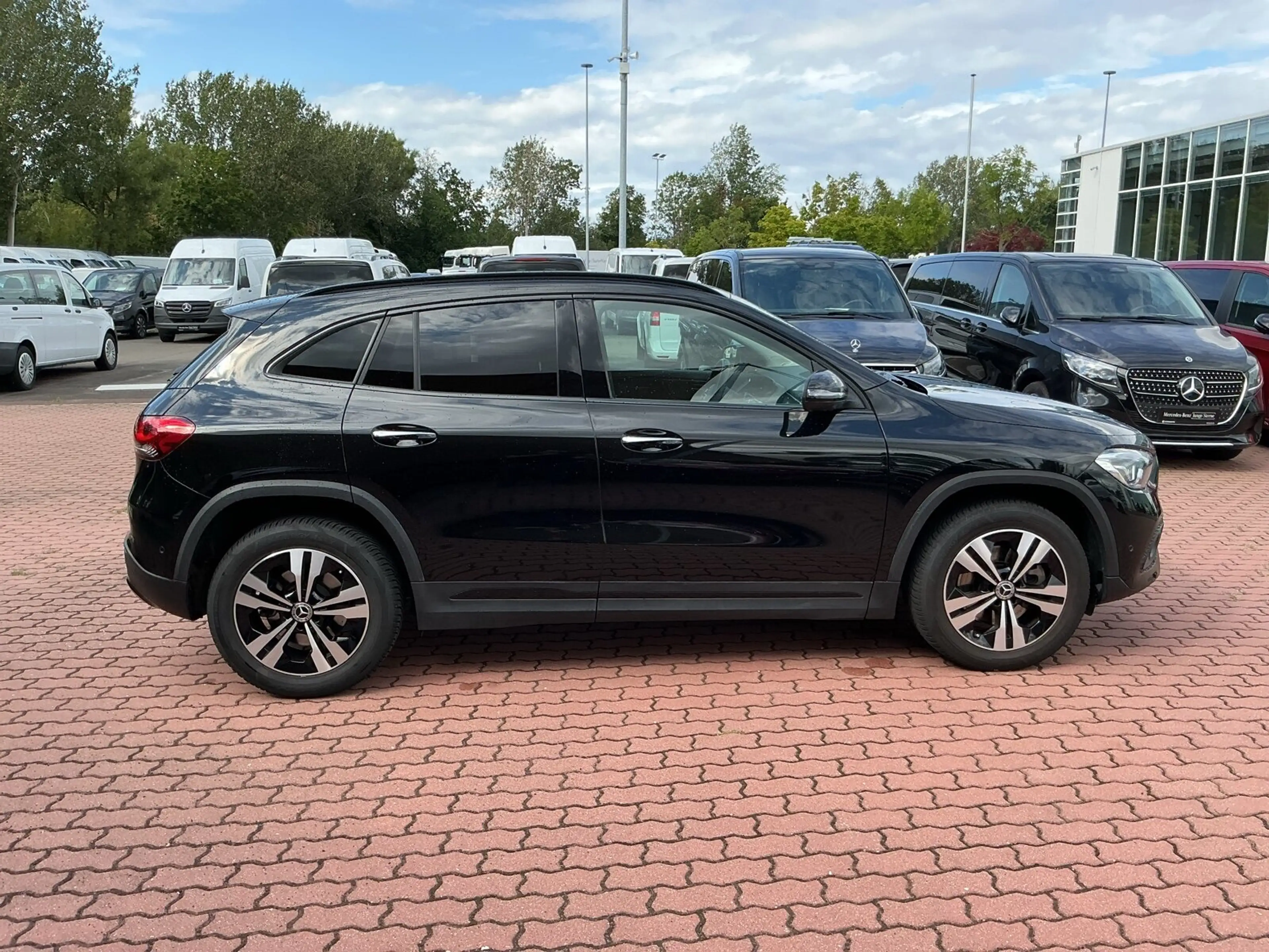 Mercedes-Benz GLA 250 GLA 250 4M Progr Distro 360Kam Nightpak AHK LED — photo 8