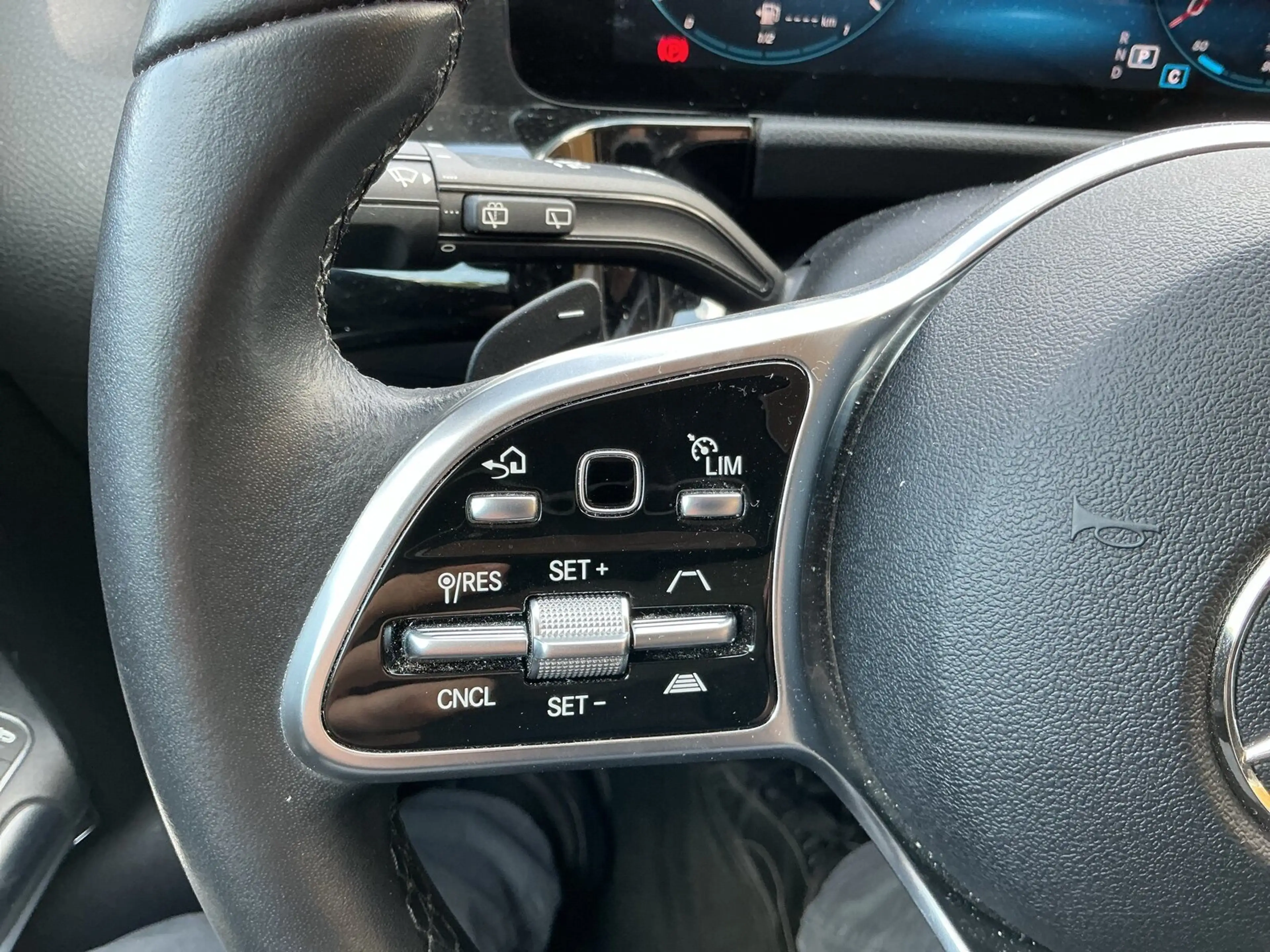 Mercedes-Benz GLA 250 GLA 250 4M Progr Distro 360Kam Nightpak AHK LED — photo 14