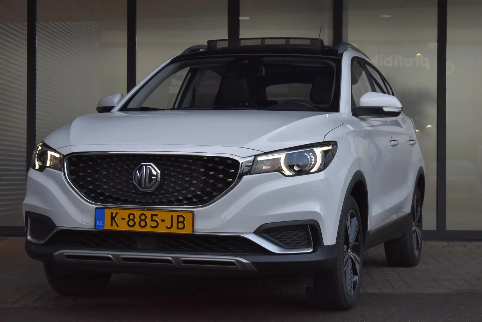 MG ZS MG EV Luxury 45 kWh | Panoramadak | Camera | Elek. Wit - 2