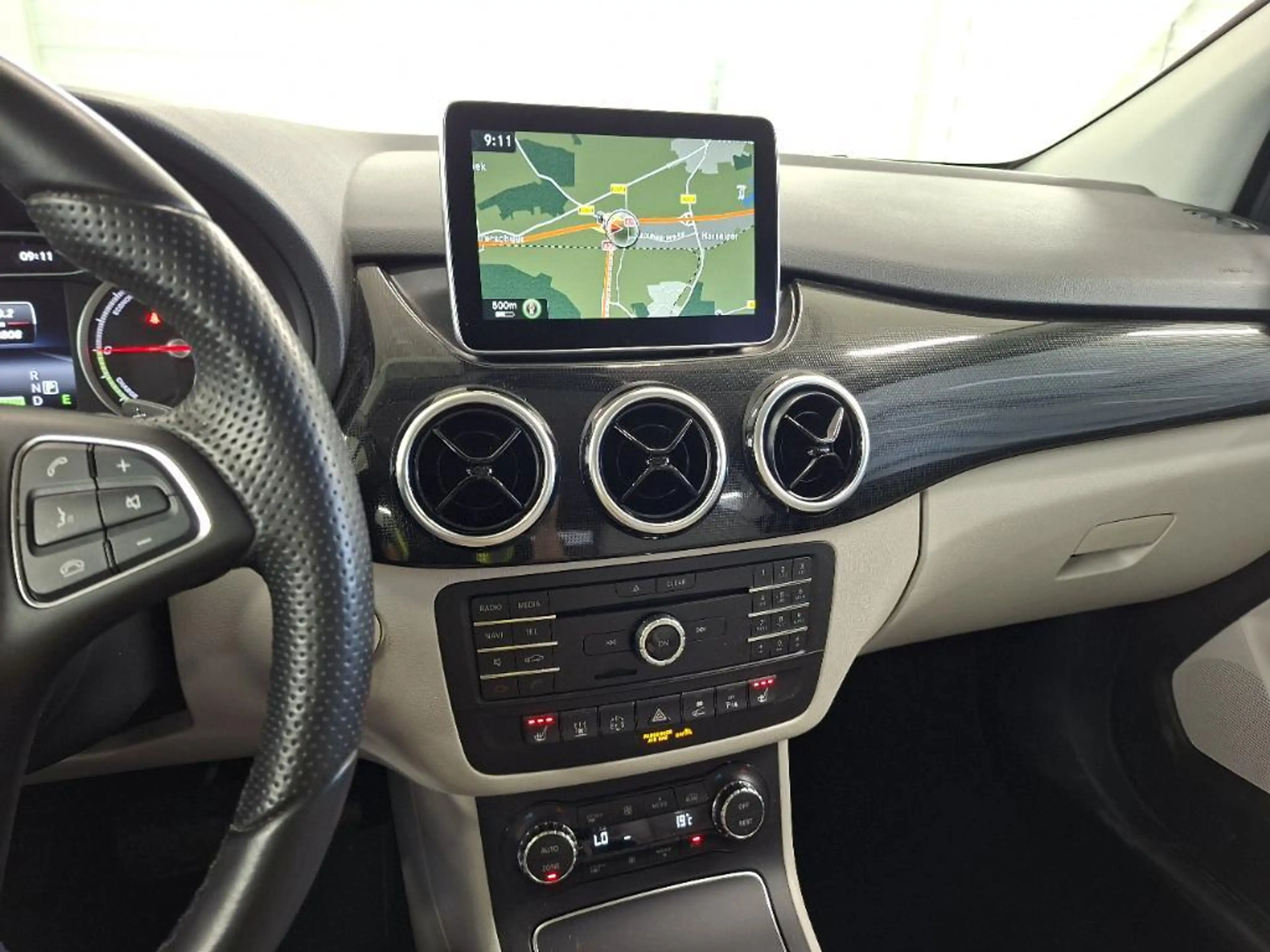 Mercedes-Benz B Electric Drive B 250 E , Topausstattung unbedingt anschauen , NP 52.000 — photo 9