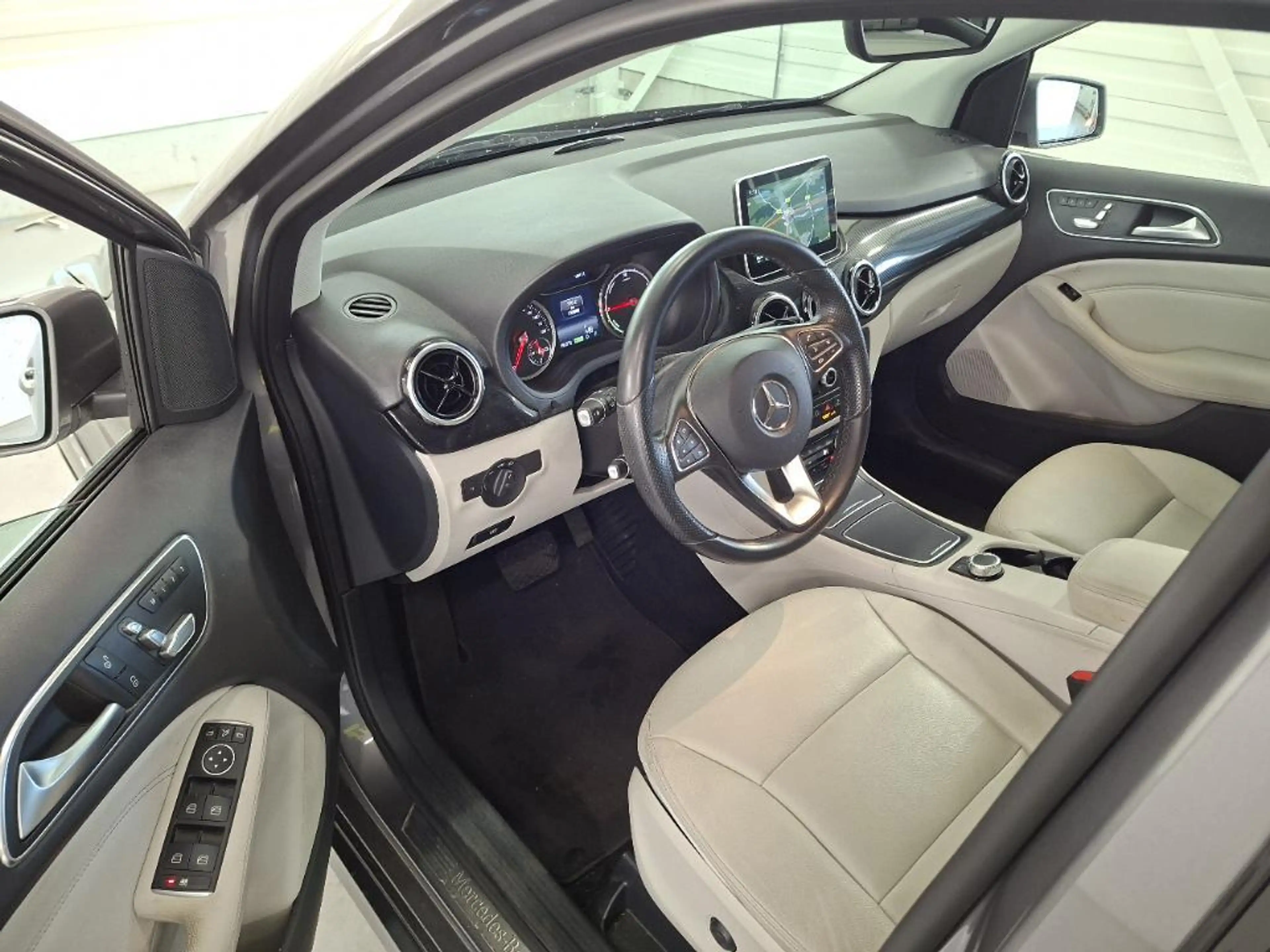 Mercedes-Benz B Electric Drive B 250 E , Topausstattung unbedingt anschauen , NP 52.000 — photo 3