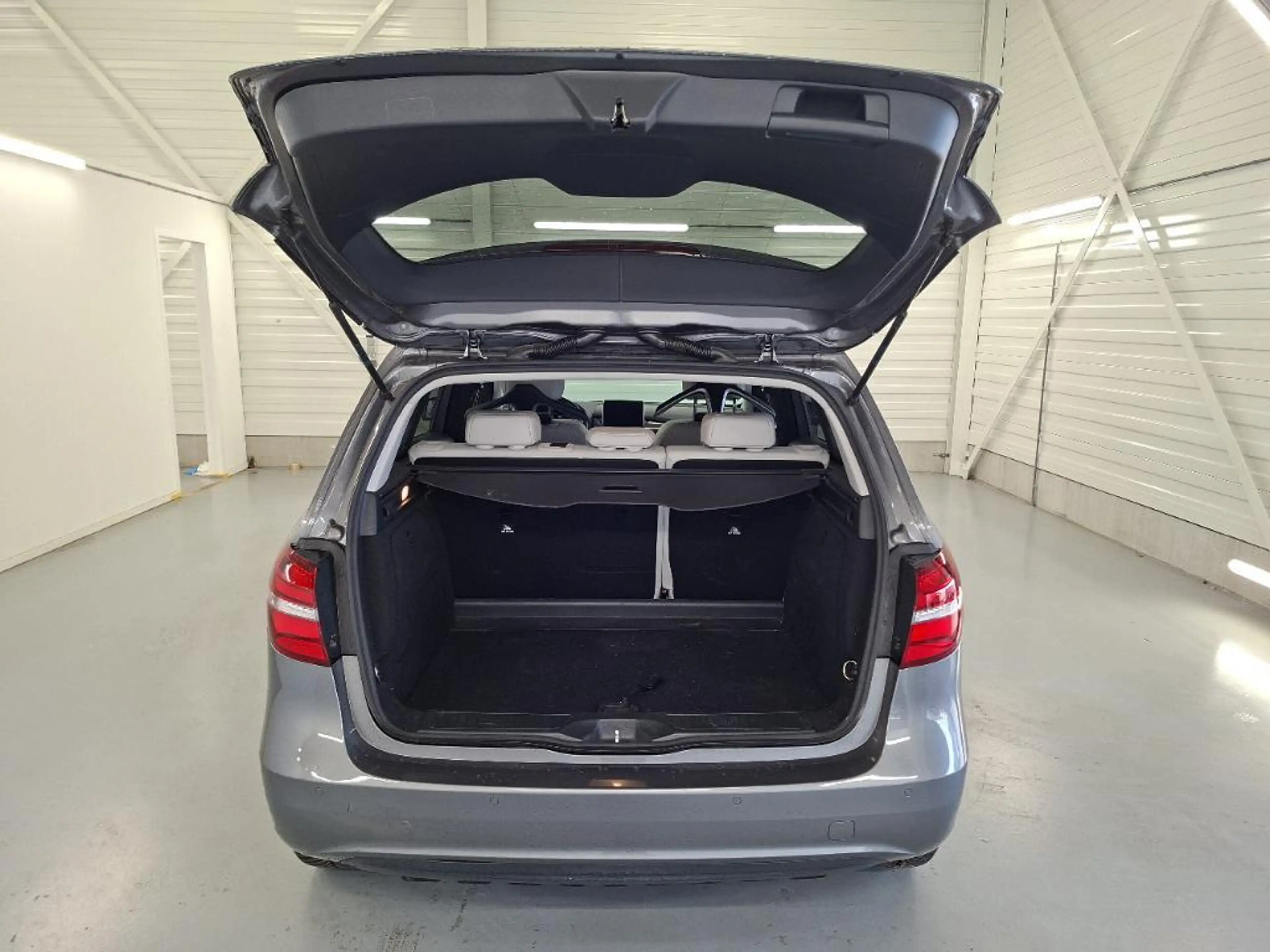 Mercedes-Benz B Electric Drive B 250 E , Topausstattung unbedingt anschauen , NP 52.000 — photo 12
