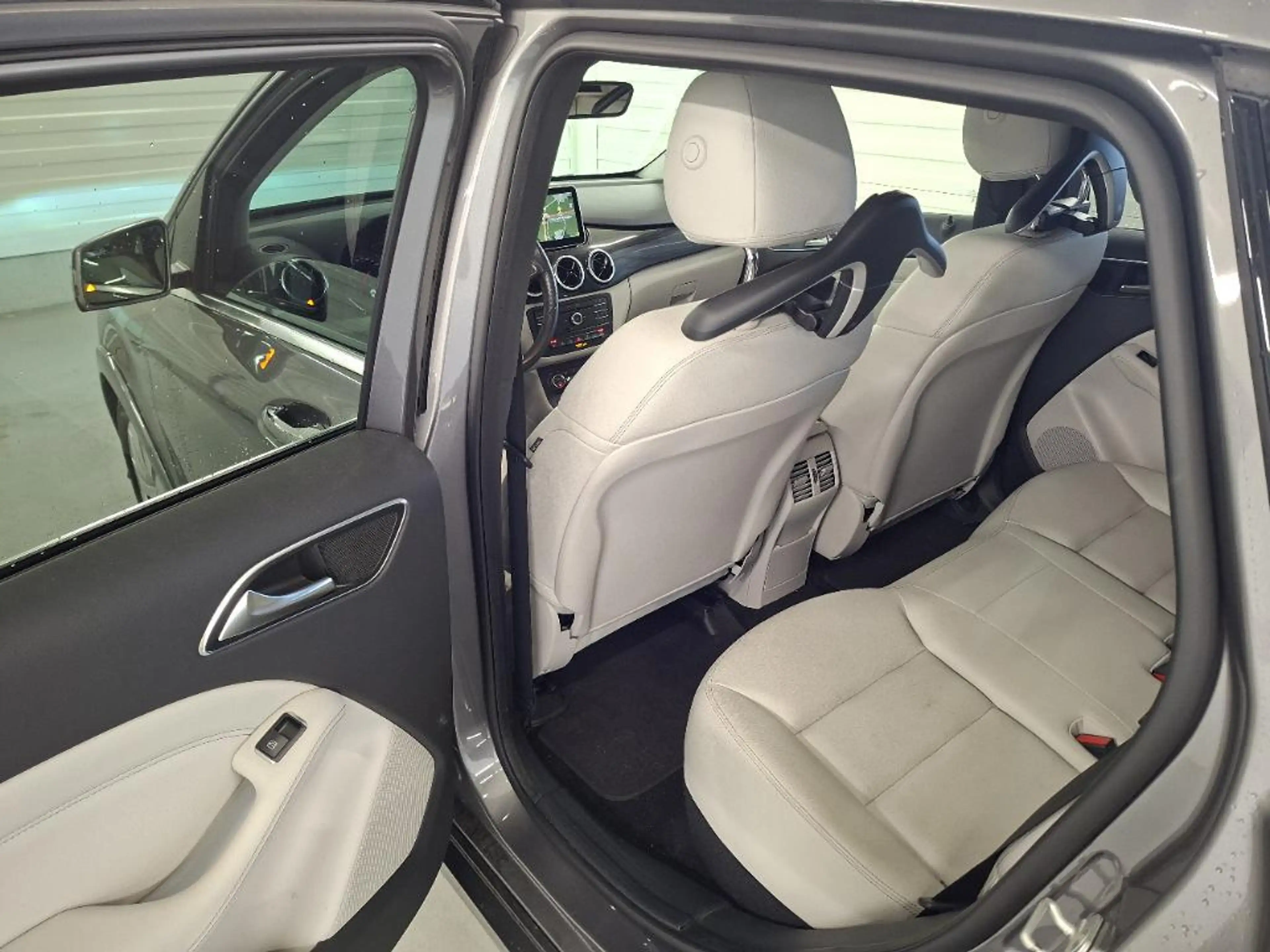 Mercedes-Benz B Electric Drive B 250 E , Topausstattung unbedingt anschauen , NP 52.000 — photo 6