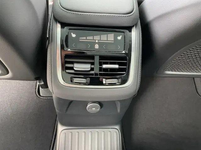 Volvo XC90 Black Edition Ultra, T8 AWD Plug-in Hybrid, Elektrisch/Benzi Ansicht 17