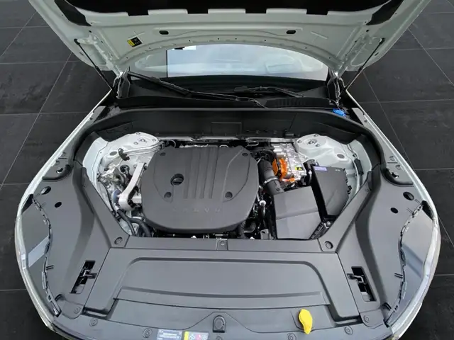 Volvo XC90 Black Edition Ultra, T8 AWD Plug-in Hybrid, Elektrisch/Benzi Ansicht 16