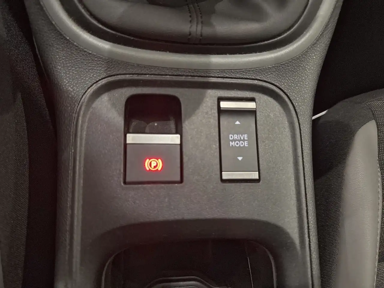 Jeep Avenger 1.2 Turbo Longitude, миниатюра 19