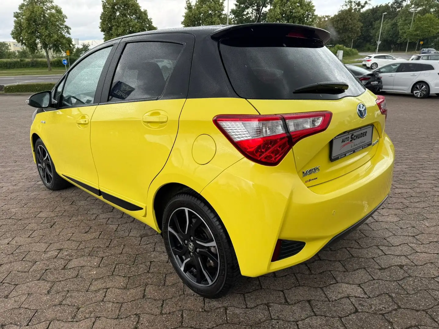 Toyota Yaris Hybrid Energy Gelb - 2