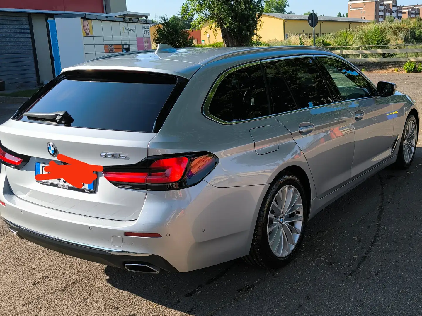 BMW 530 Serie 5 G31 2021 Touring LCI 530e Luxury auto Argento - 2