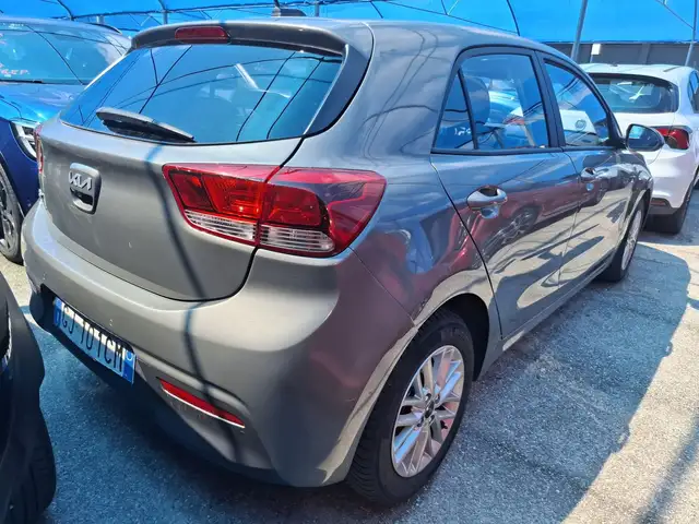 Kia Rio view 11