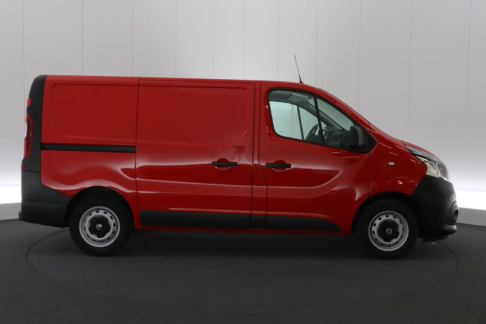 Nissan NV300 2.0 dCi Acenta SWB Bluetooth Airco Rouge - 2