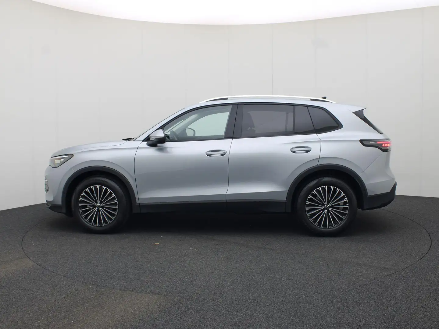 Volkswagen Tiguan Life Edition 1.5 eTSI 130 pk 7 versn. DSG · Comfor Zilver - 2