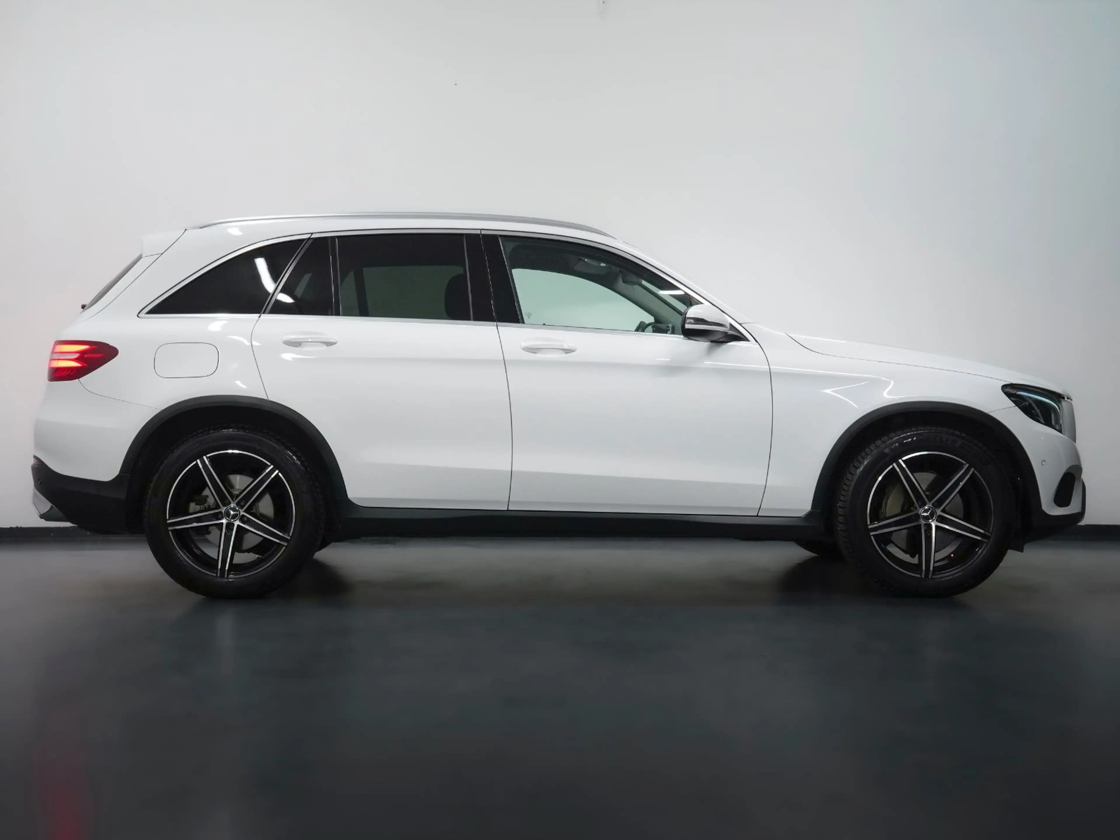 Mercedes-Benz GLC 250 d 4MATIC DISTRONIC/KEYLESS/AHK/NAVI/R-KAM — photo 13