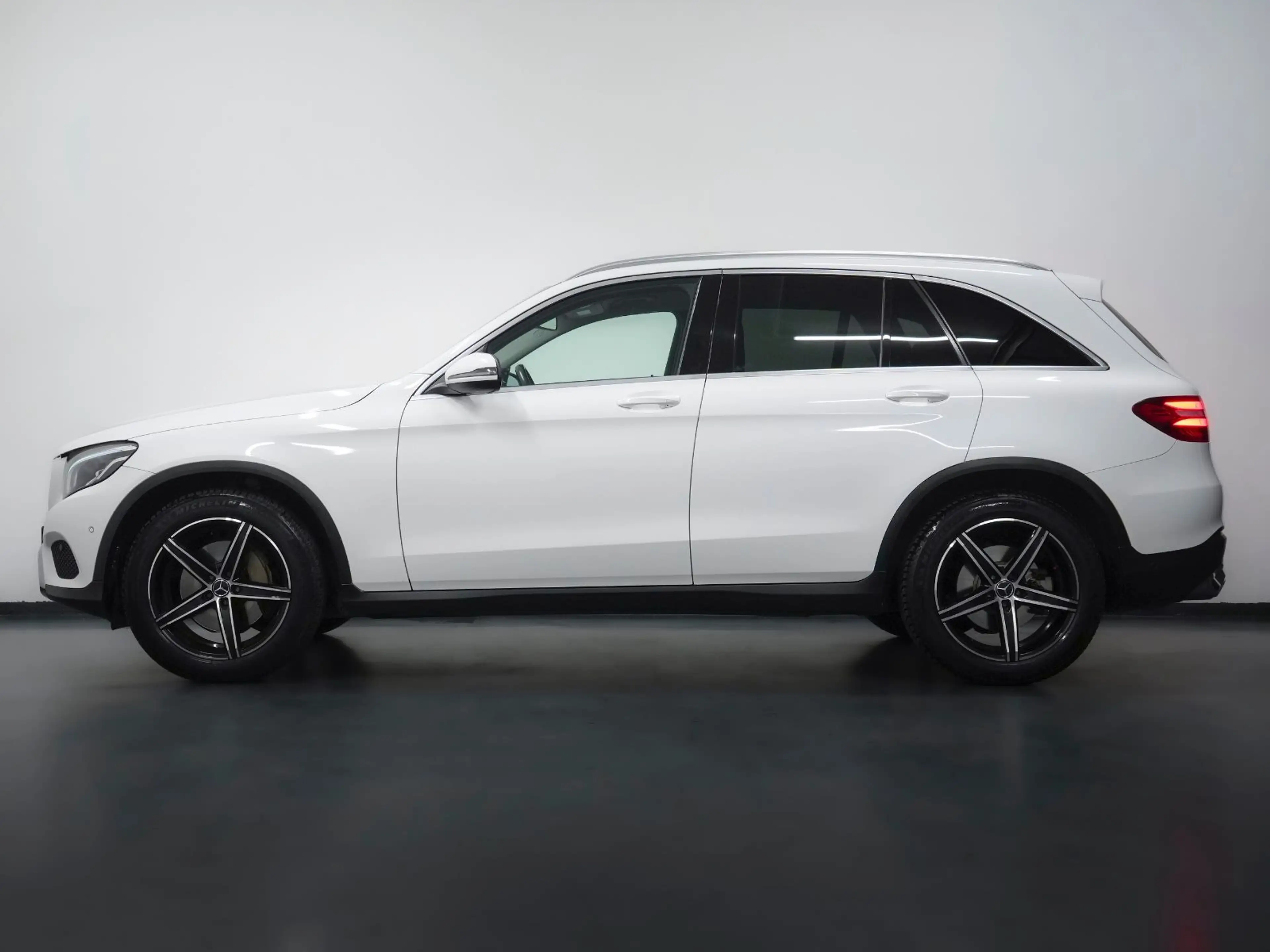 Mercedes-Benz GLC 250 d 4MATIC DISTRONIC/KEYLESS/AHK/NAVI/R-KAM — photo 11