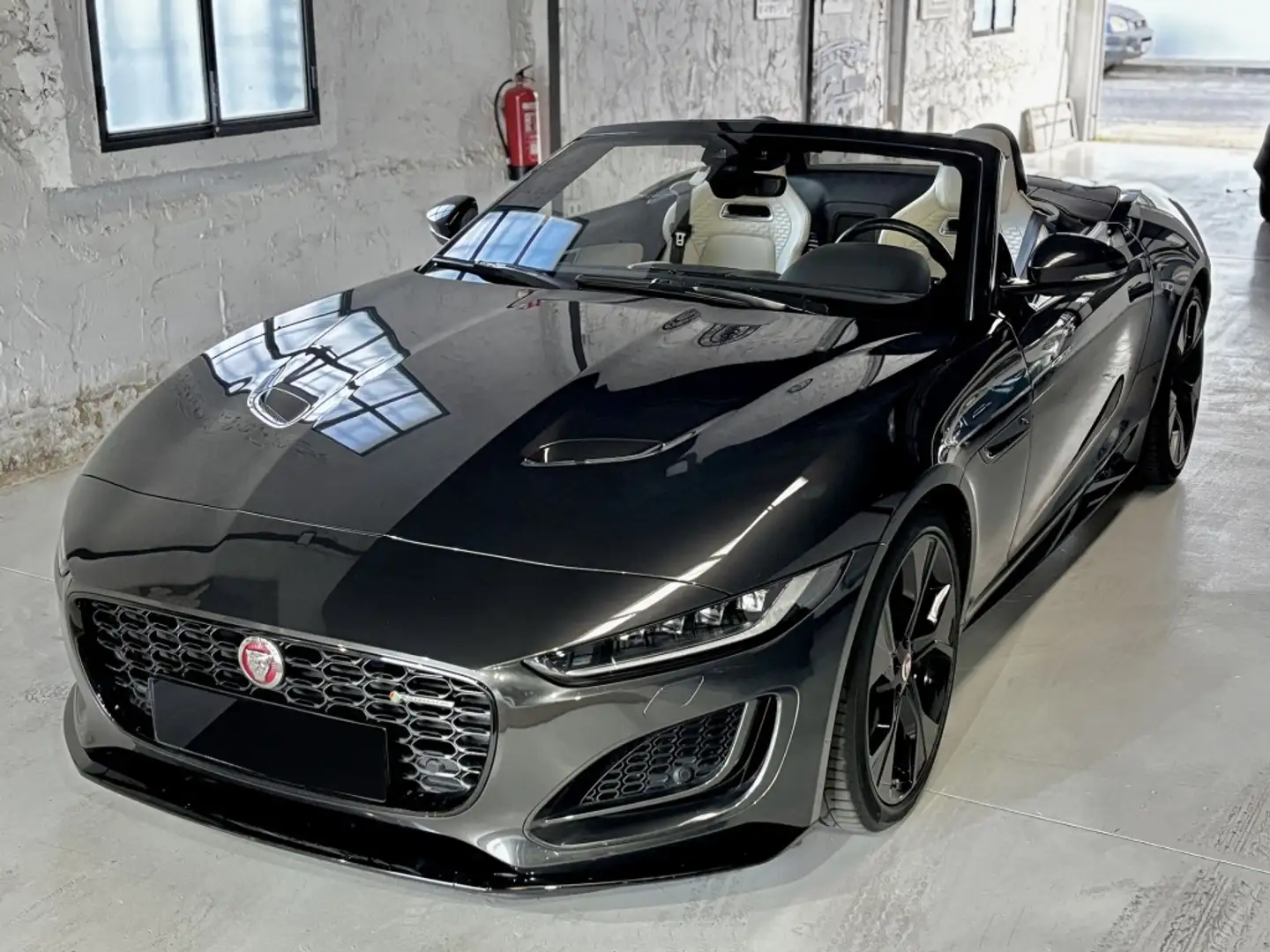 Jaguar F-Type Convertible 5.0 V8 R-Dynamic AWD Aut. 450 Gris - 1