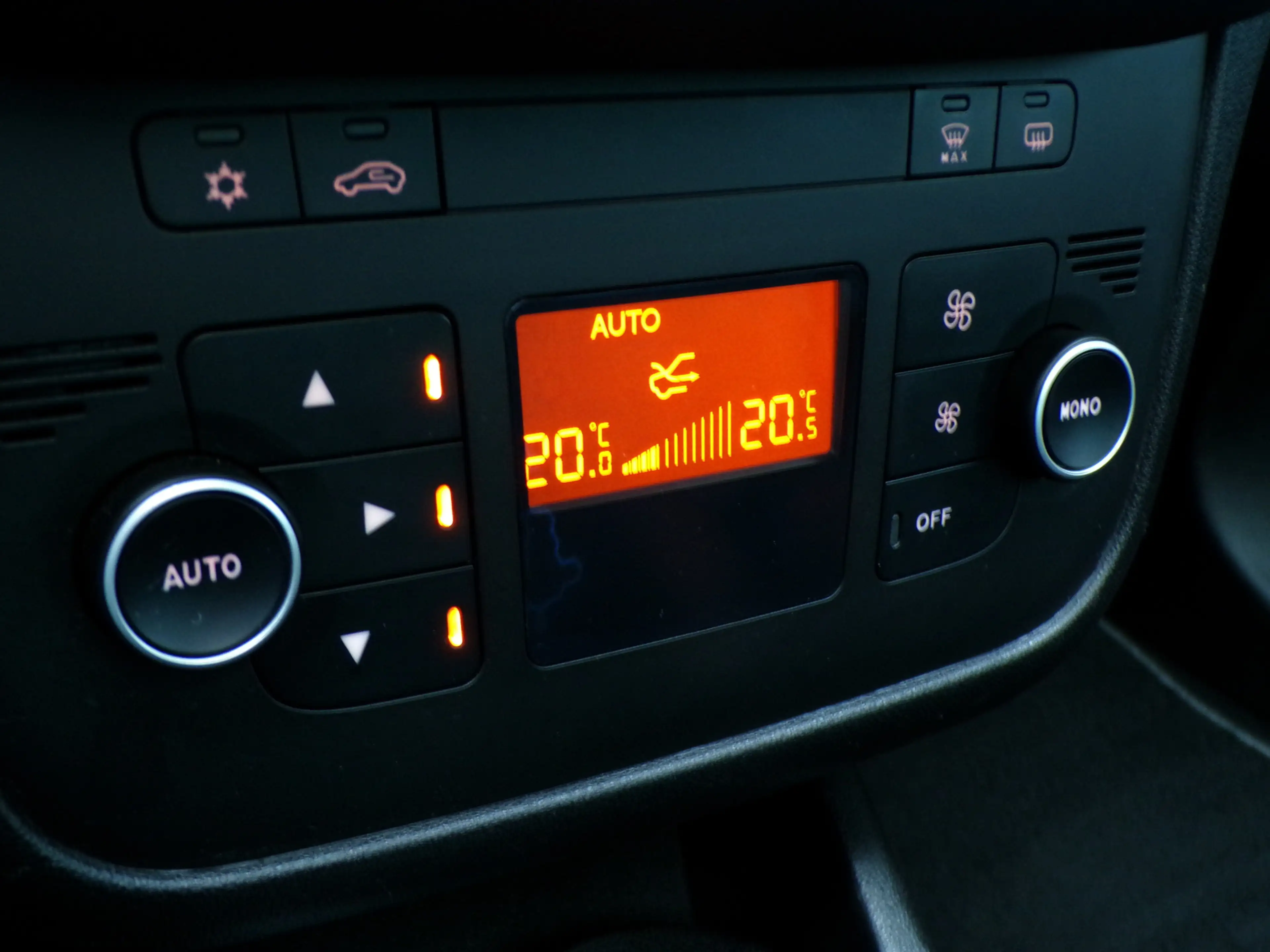 Fiat Punto Evo 0.9 TwinAir Lounge, Climate control / Schuifdak / — photo 12