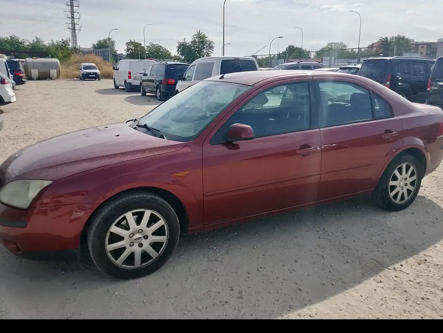 Ford Mondeo Mondeo 1.8i 16v Ambiente 110 Ambiente Rojo - 1