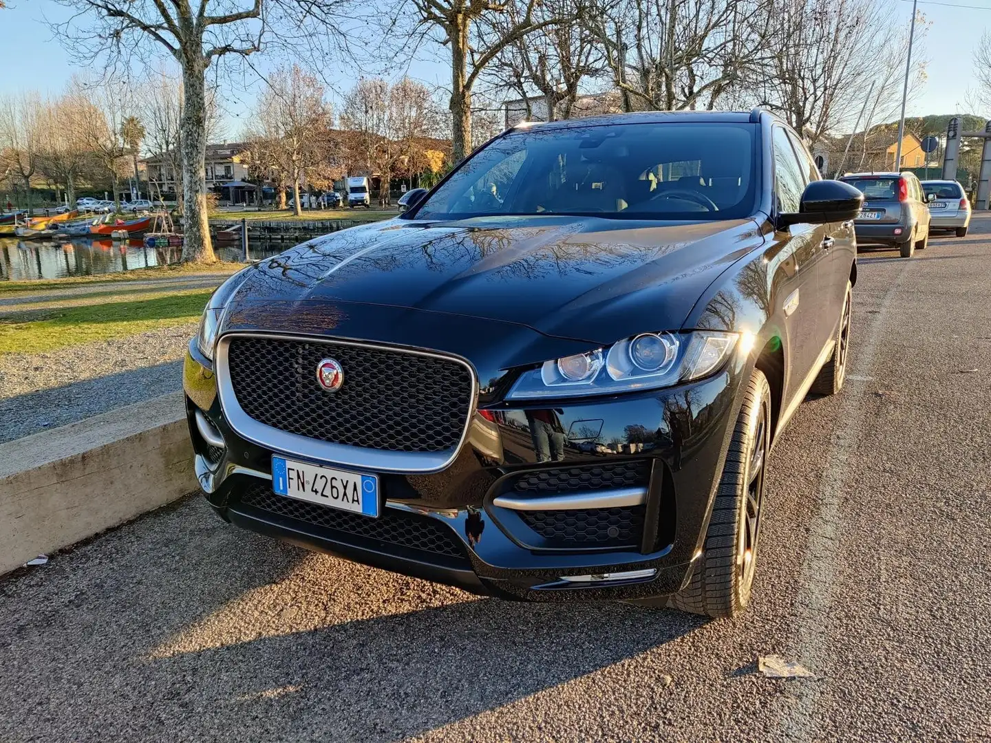Jaguar F-Pace F-Pace 2.0d i4 R-Sport awd 240cv auto my18 Nero - 2