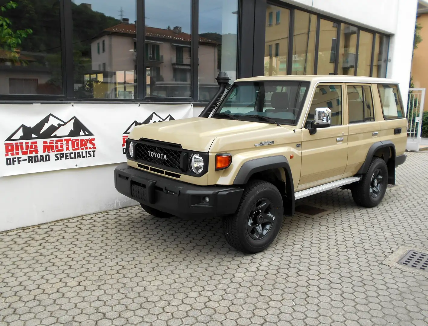Toyota Land Cruiser GRJ 76 4.0 V6 € 84500 iva inclusa Bej - 1