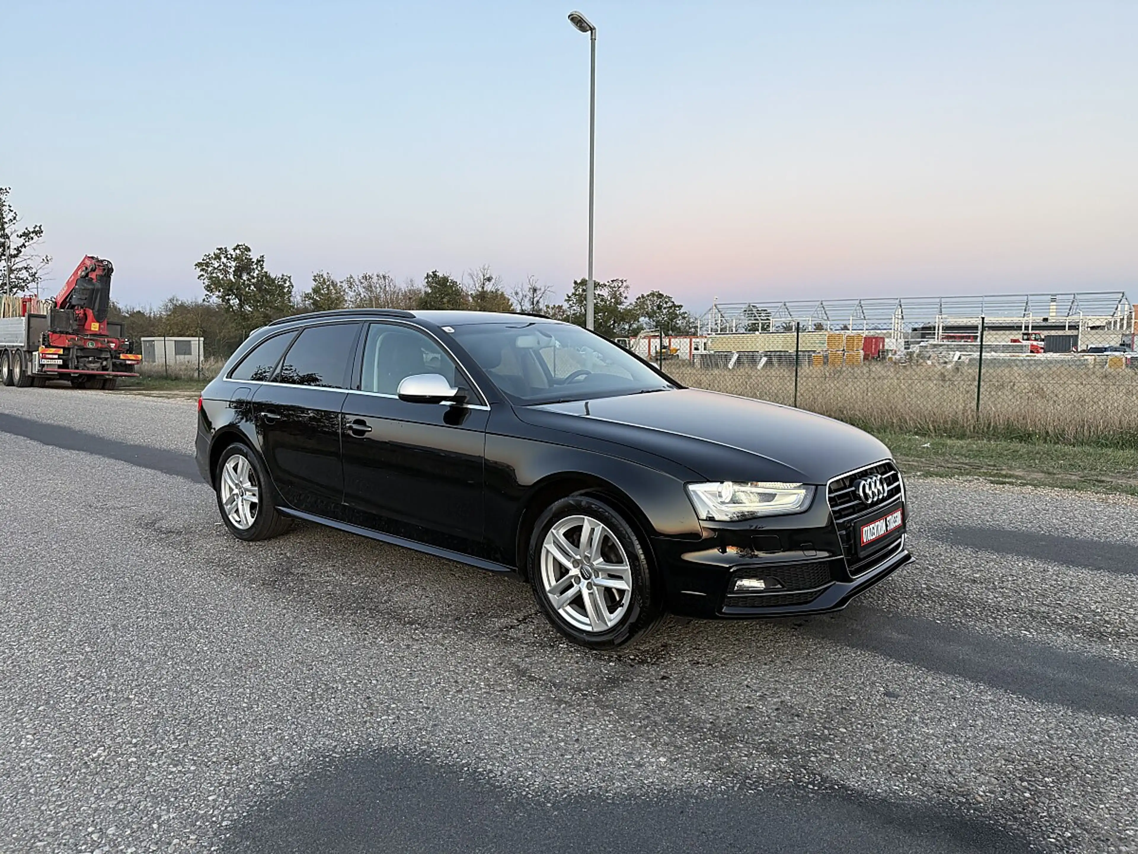 Audi A4 Avant 2,0 TDI Intense Aut.  **S-Line** — photo 2