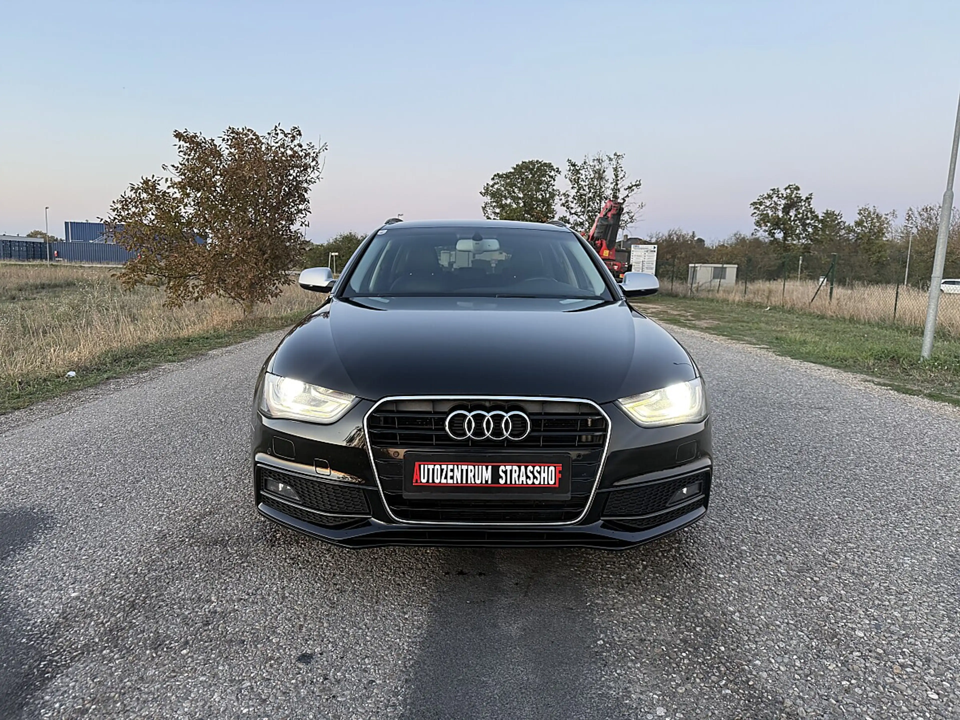 Audi A4 Avant 2,0 TDI Intense Aut.  **S-Line** — photo 3