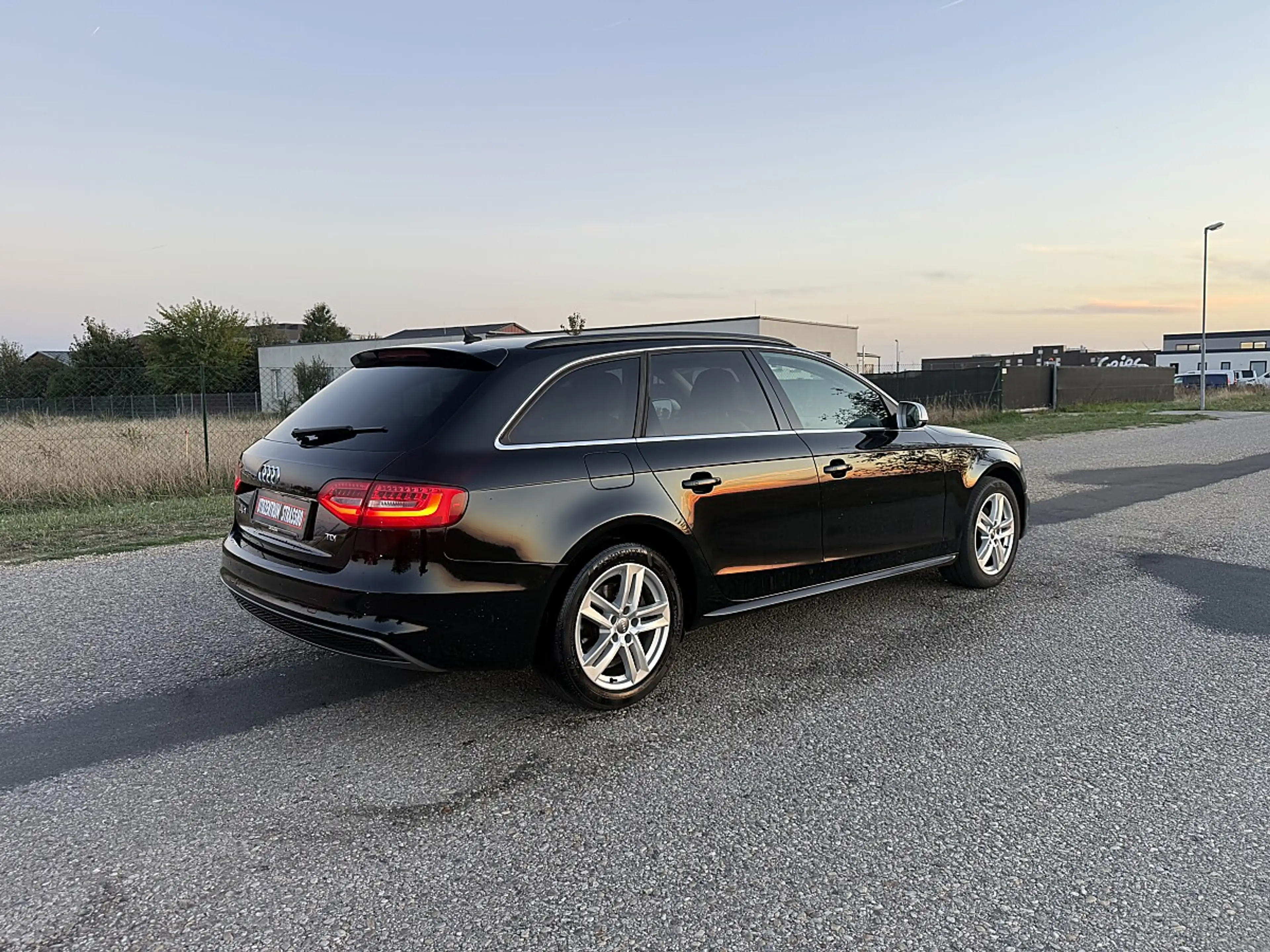 Audi A4 Avant 2,0 TDI Intense Aut.  **S-Line** — photo 7