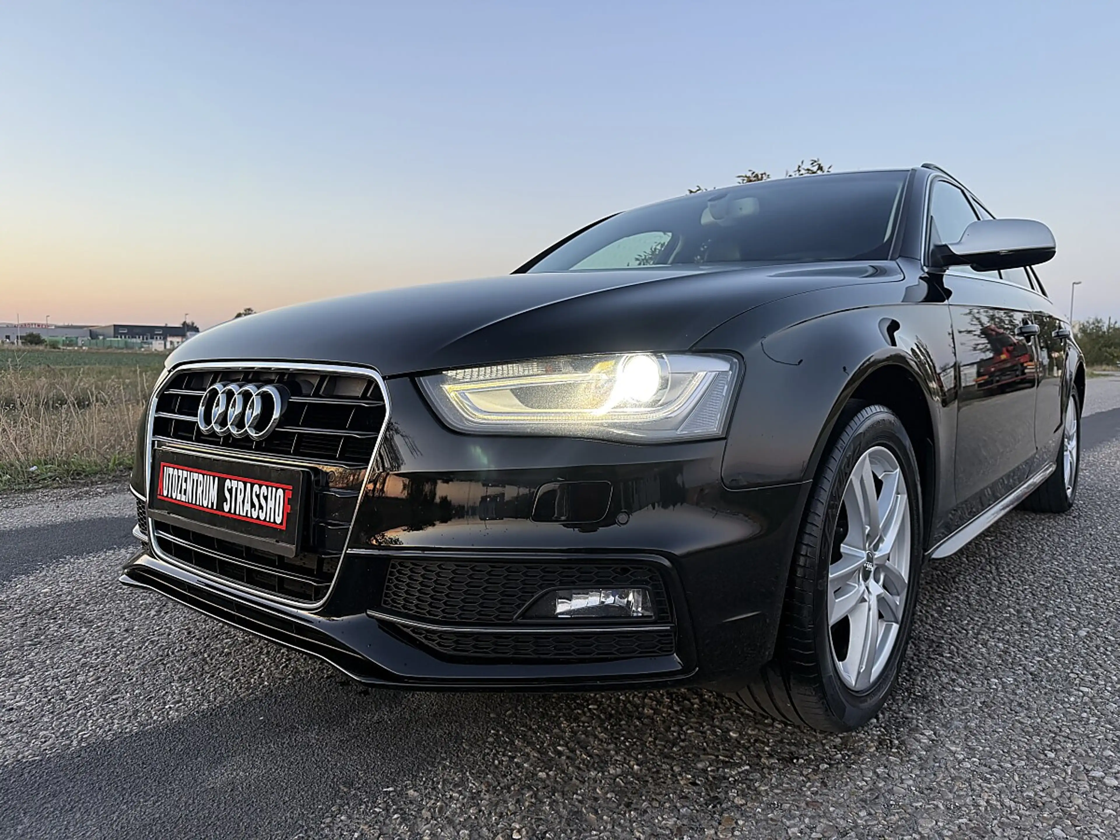 Audi A4 Avant 2,0 TDI Intense Aut.  **S-Line** — photo 4