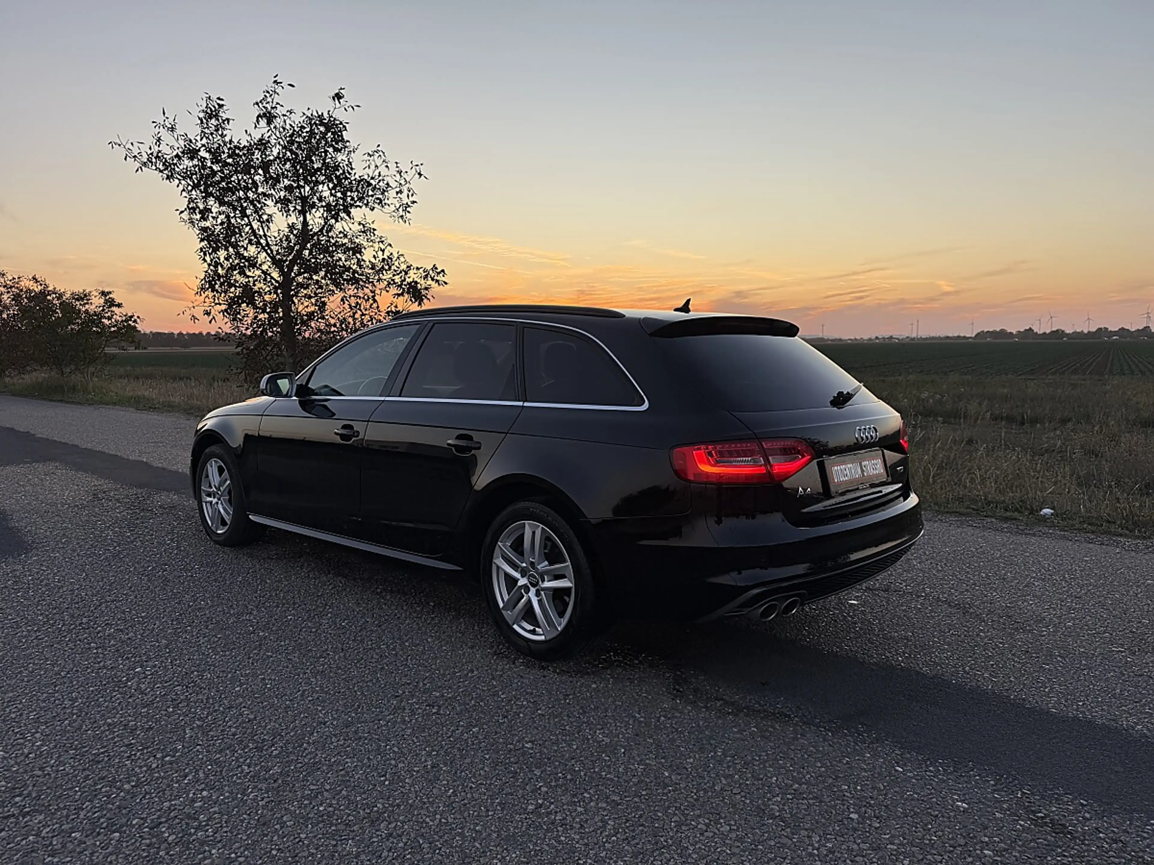 Audi A4 Avant 2,0 TDI Intense Aut.  **S-Line** — photo 6