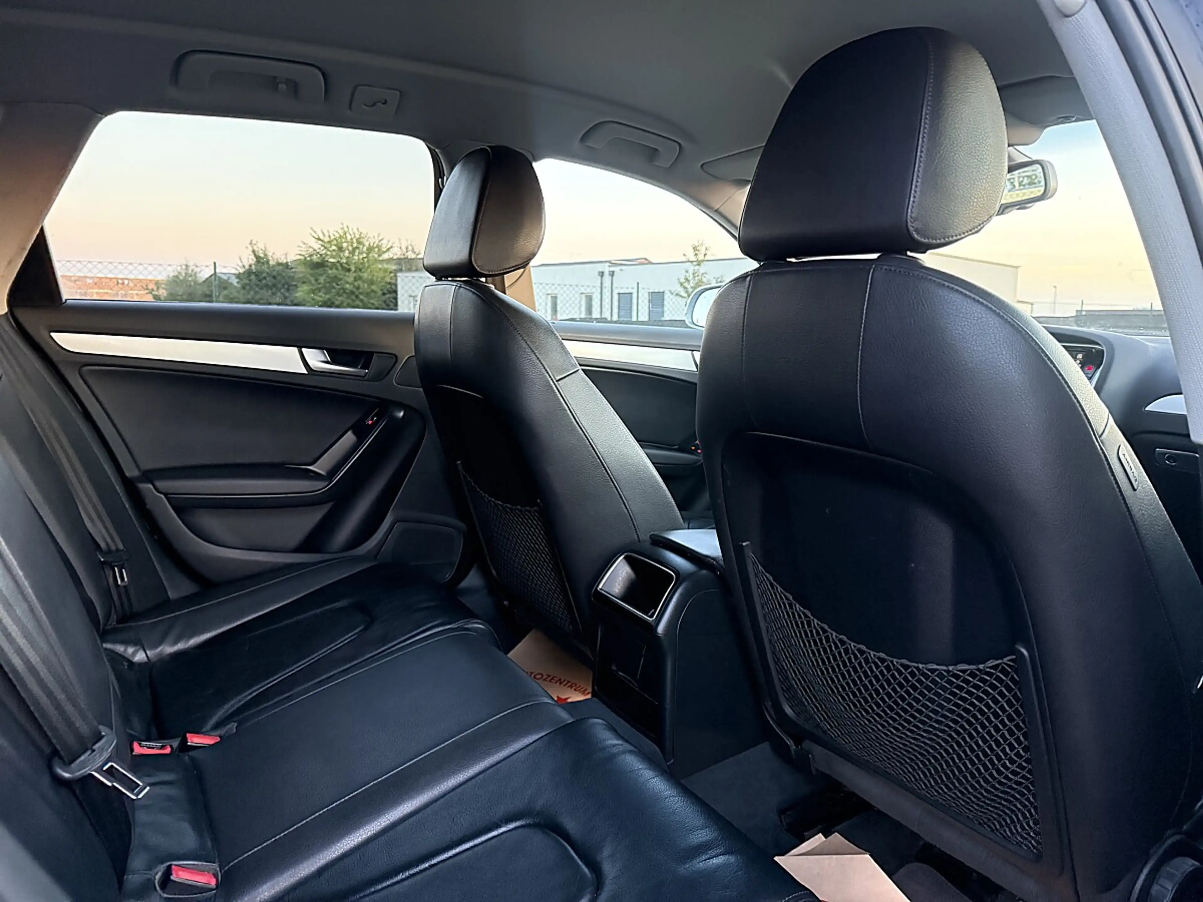 Audi A4 Avant 2,0 TDI Intense Aut.  **S-Line** — photo 13
