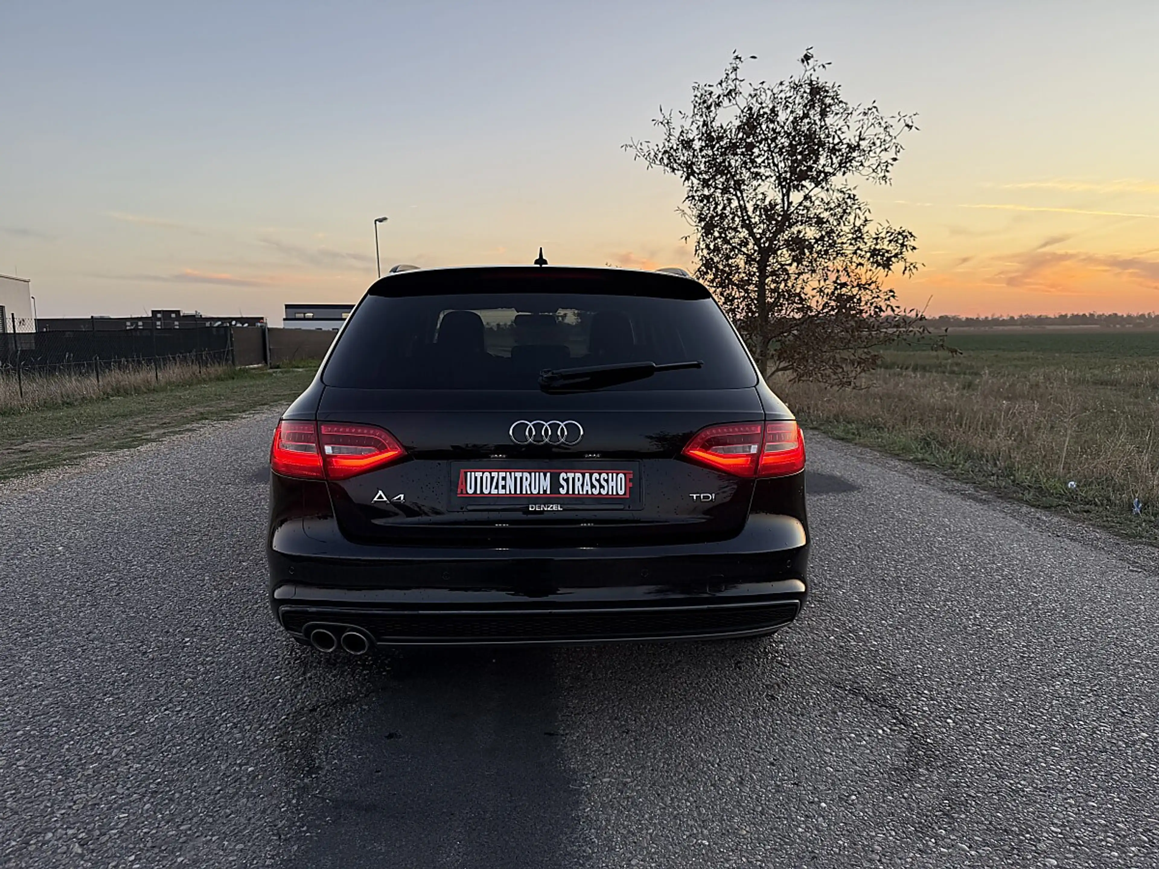 Audi A4 Avant 2,0 TDI Intense Aut.  **S-Line** — photo 8
