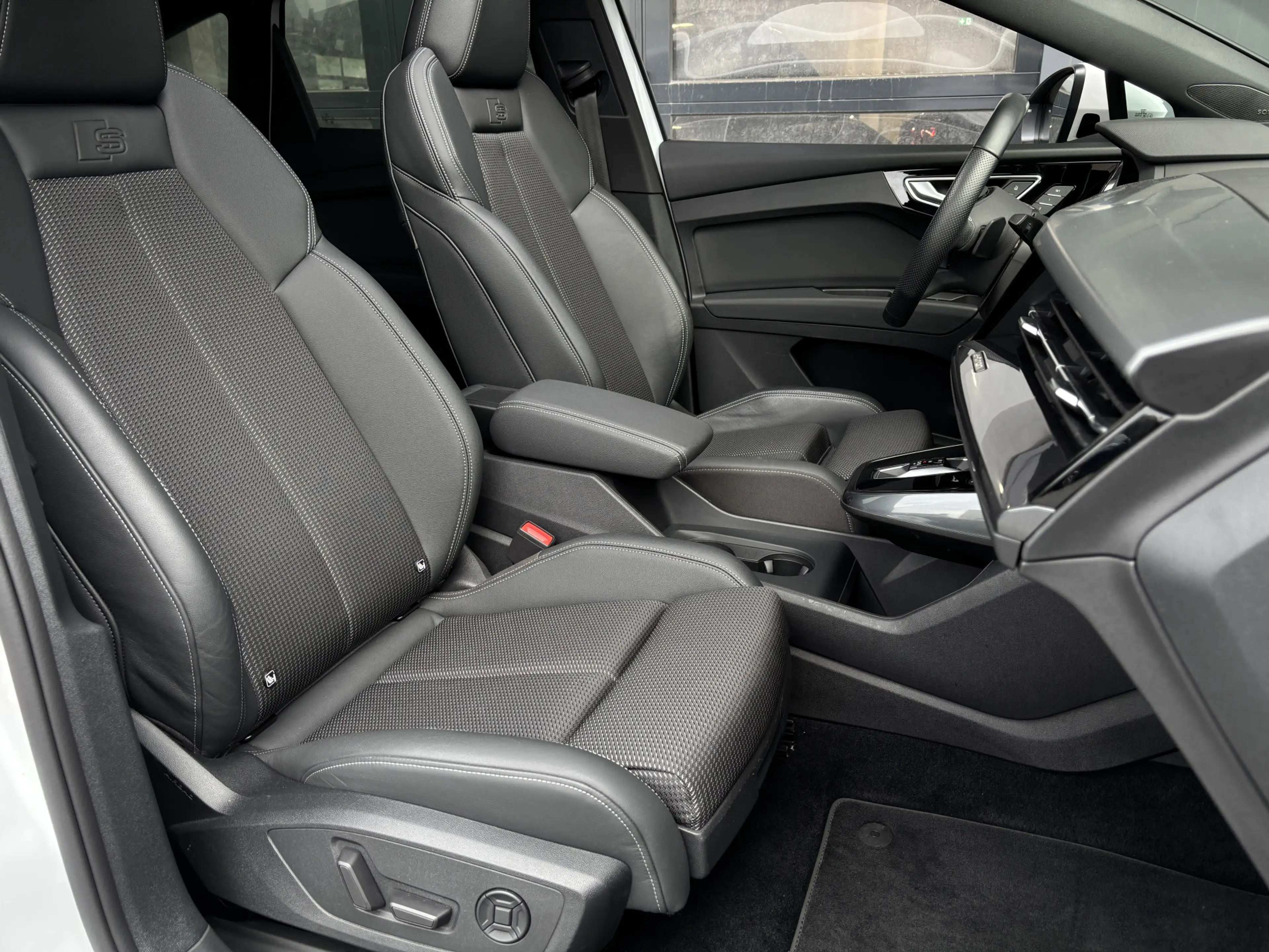 Audi Q4 e-tron Sportback 40 S-line Competition 77 kWh Pano — photo 5