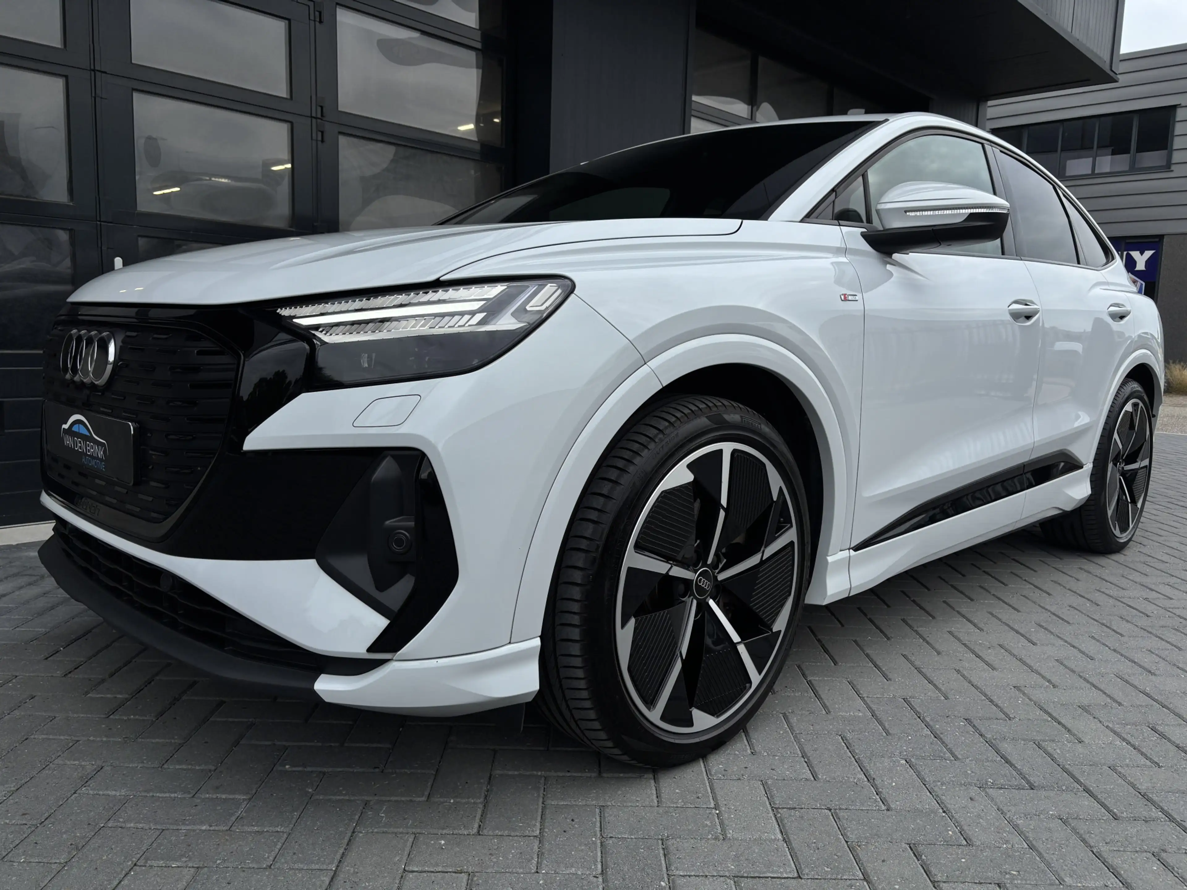Audi Q4 e-tron Sportback 40 S-line Competition 77 kWh Pano — photo 14