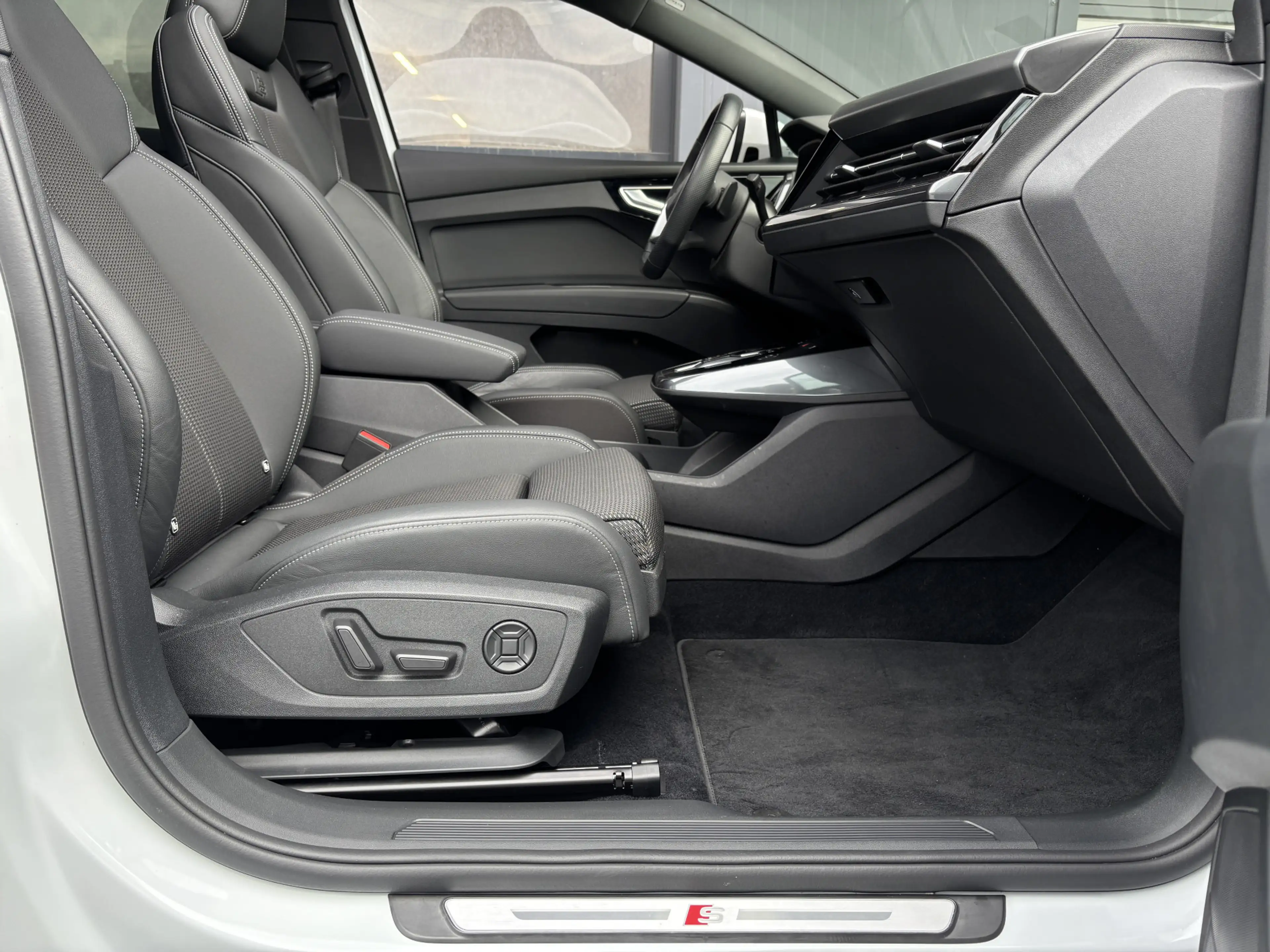 Audi Q4 e-tron Sportback 40 S-line Competition 77 kWh Pano — photo 9