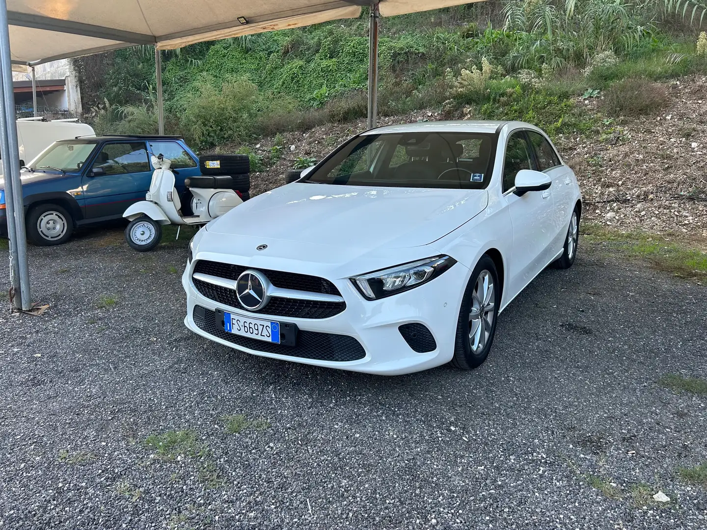 Mercedes-Benz A 180 d Business auto Bianco - 2