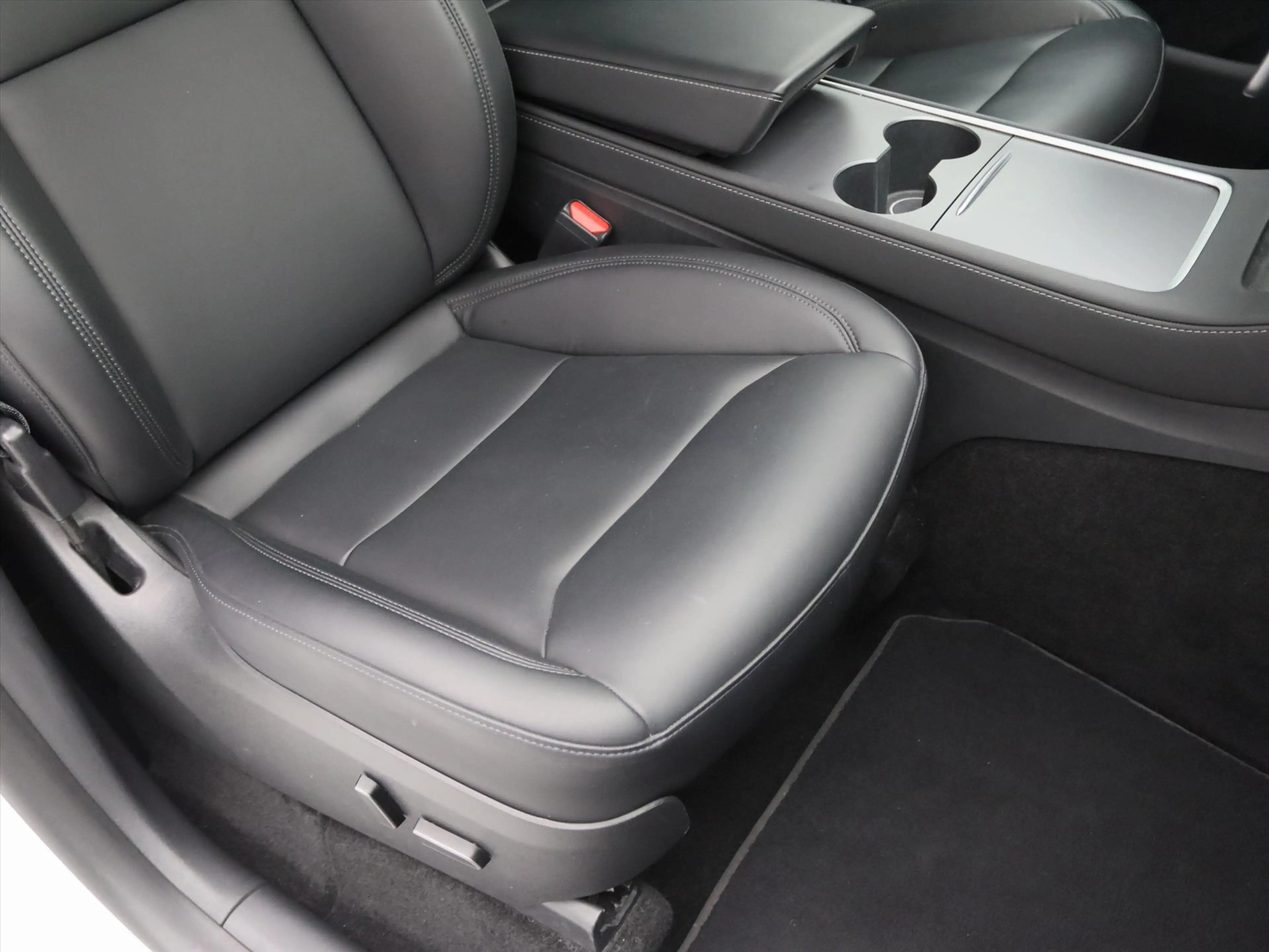 Tesla Model Y Long Range AWD 75kWh 351pk 93.7% SoH [ TREKHAAK+AM — photo 18