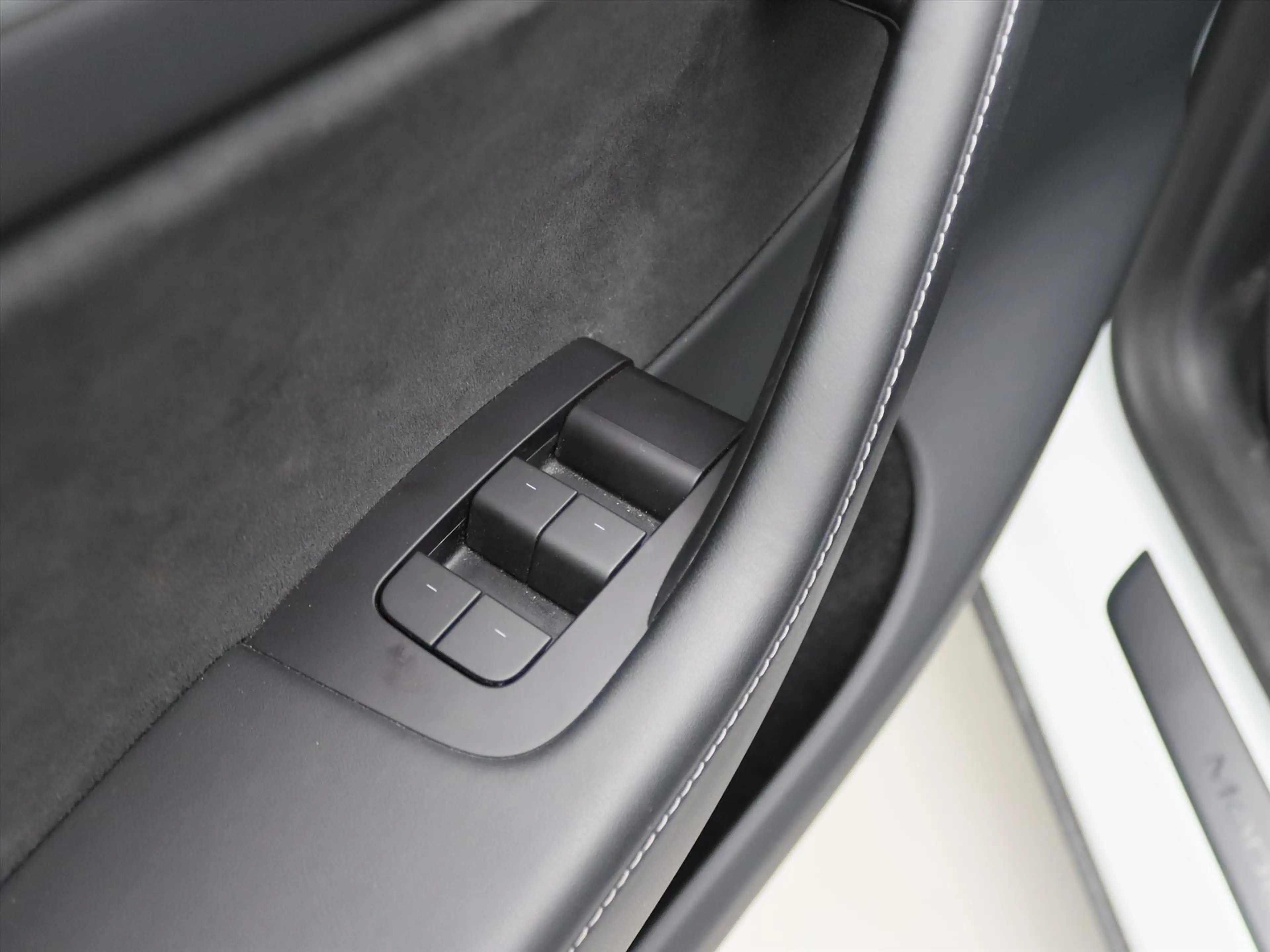 Tesla Model Y Long Range AWD 75kWh 351pk 93.7% SoH [ TREKHAAK+AM — photo 33