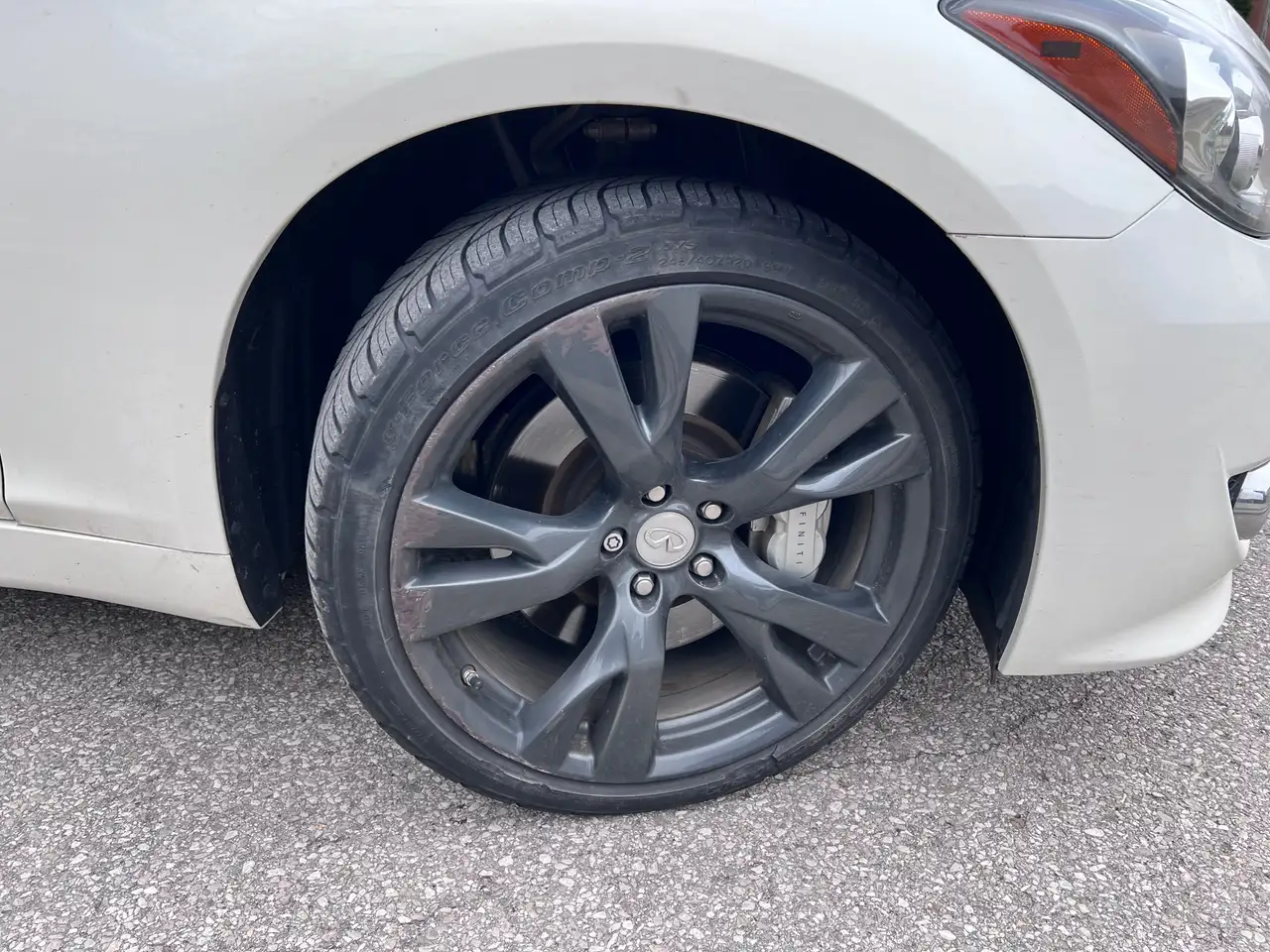 Infiniti M снимка Infiniti M