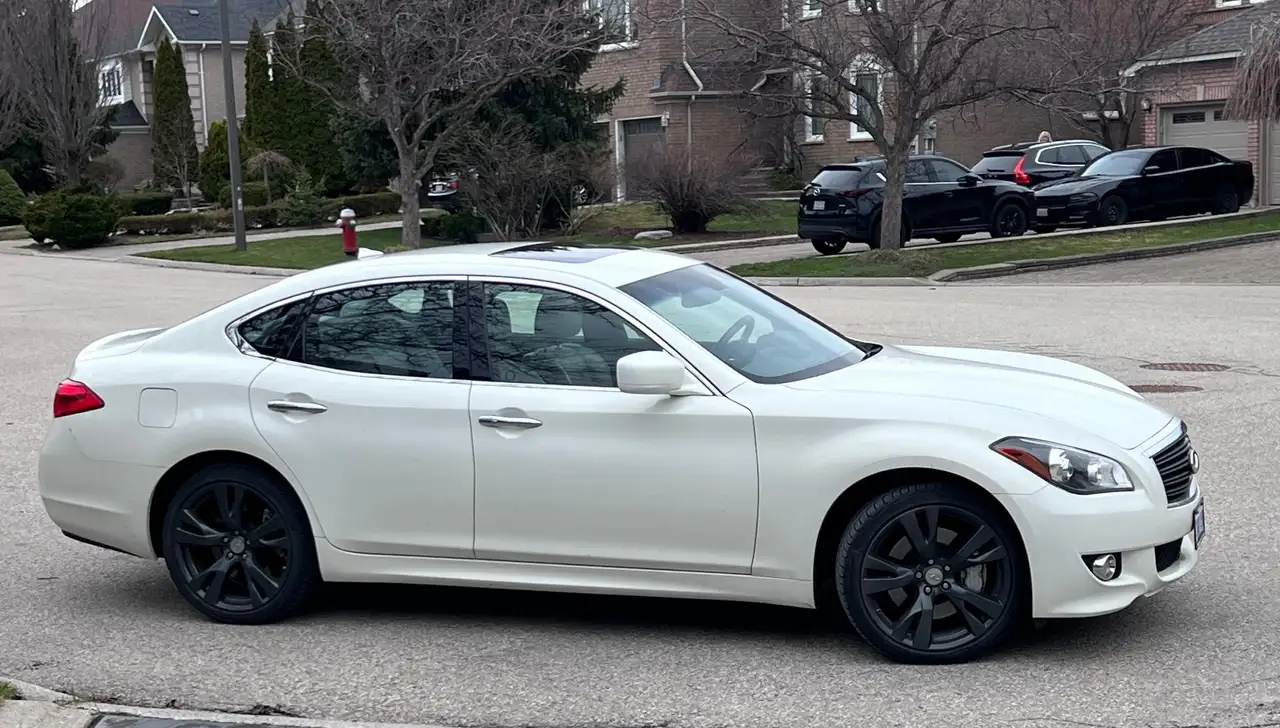 Infiniti M снимка Infiniti M