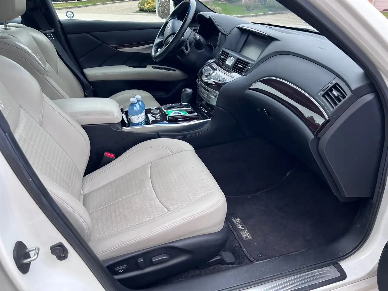 Infiniti M снимка Infiniti M