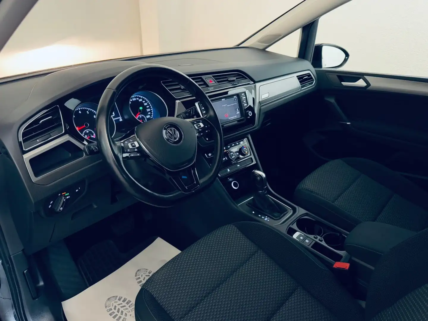 Volkswagen Touran Comfortline * 7-SITZER * NAVI * AUTOMATIK Schwarz - 2