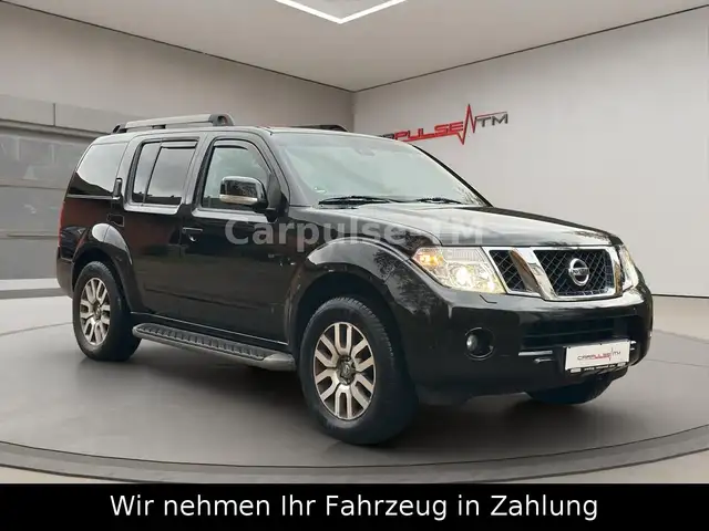 Nissan Pathfinder 2.5 dCi Automatik-7.Sitzer-Bose Sound