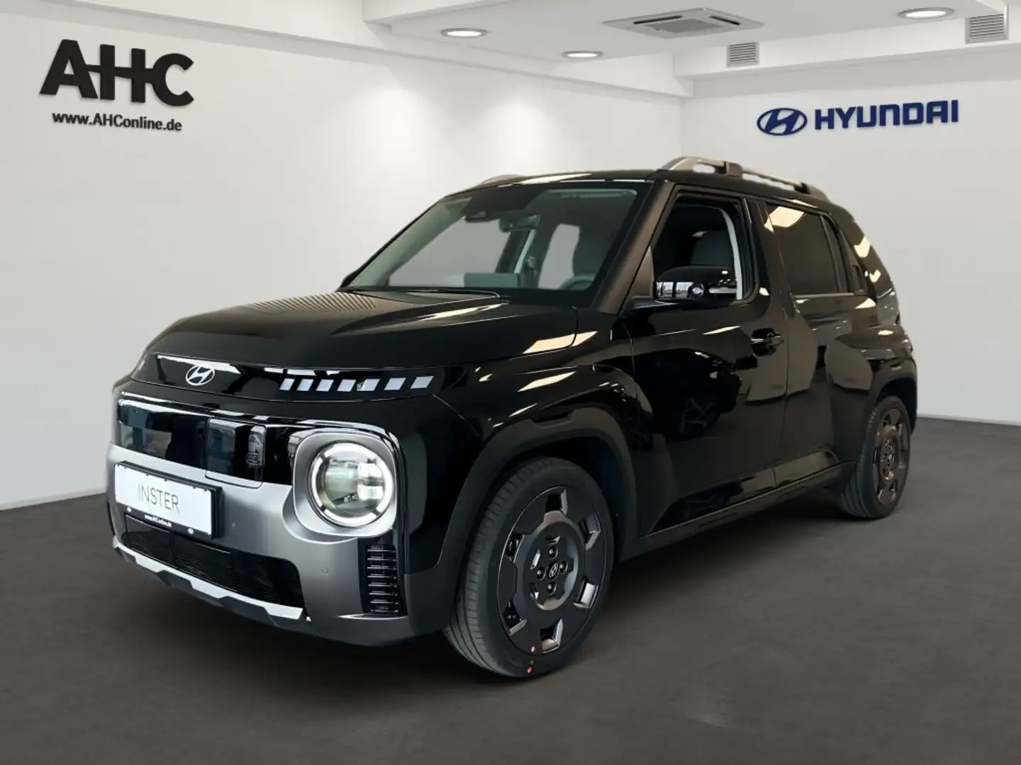 Hyundai Inster Cross EV 49 kWh KlimaA Navi KAM PDC SHZ Schwarz - 1