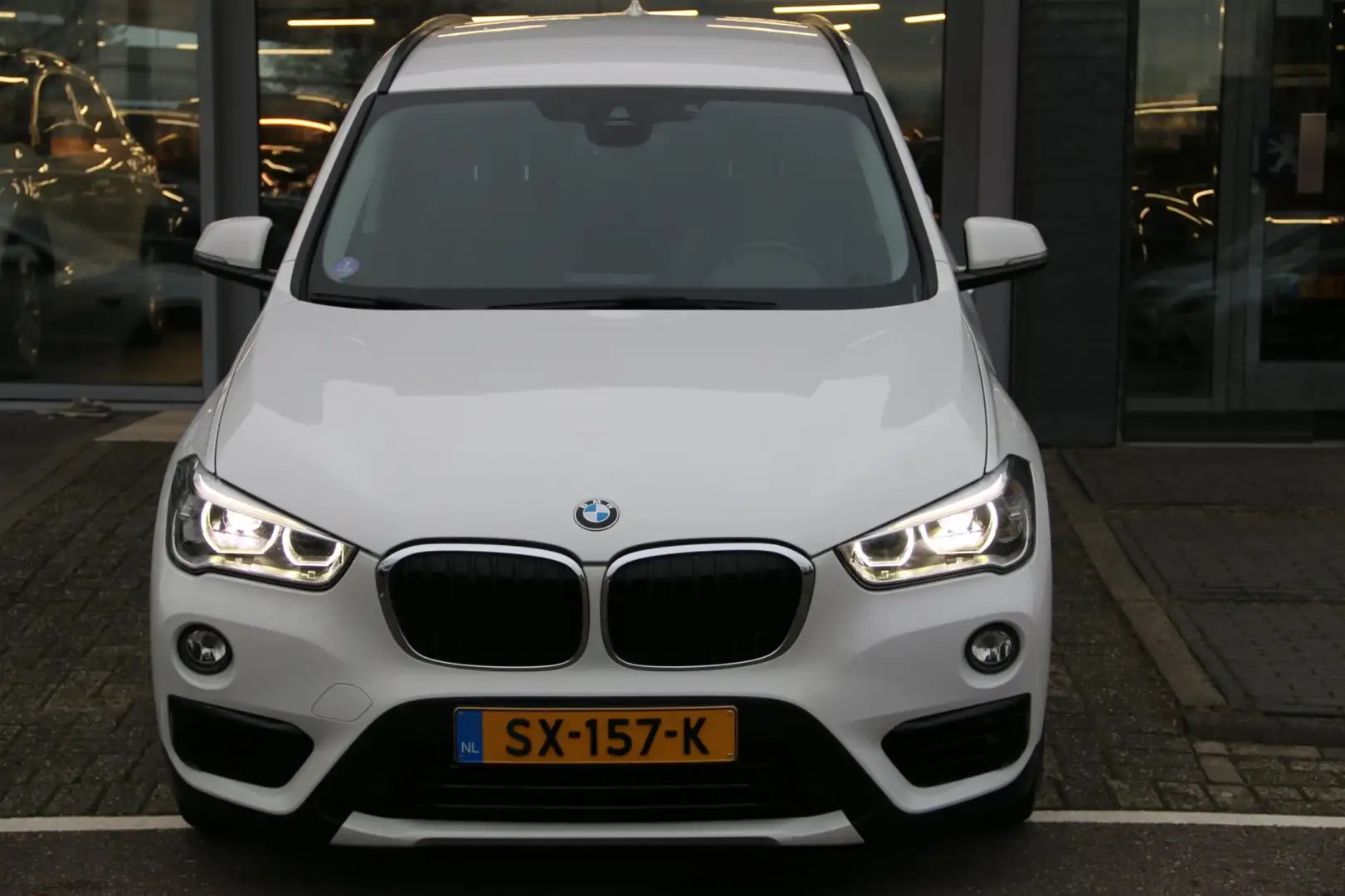 BMW X1 SDrive18i High Executive AUTOMAAT TREKHAAK! Wit - 2