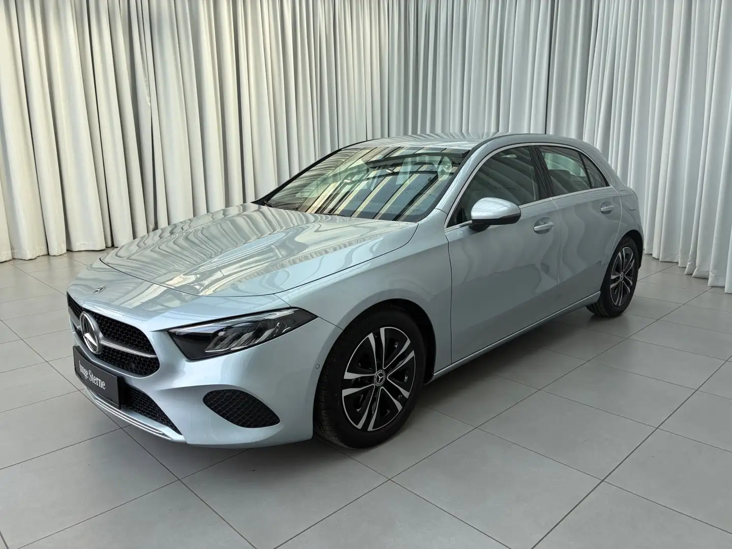 Mercedes-Benz A 180 Kompaktlimousine Progressive Winterp. Grau - 2