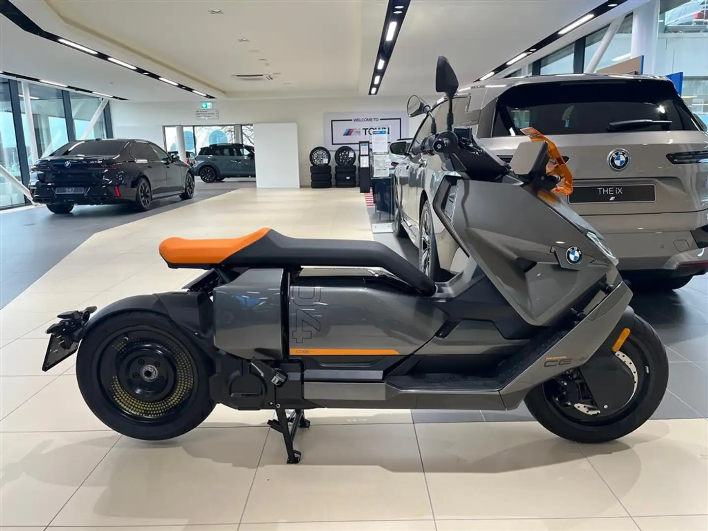 BMW CE 04 0 Schwarz - 2