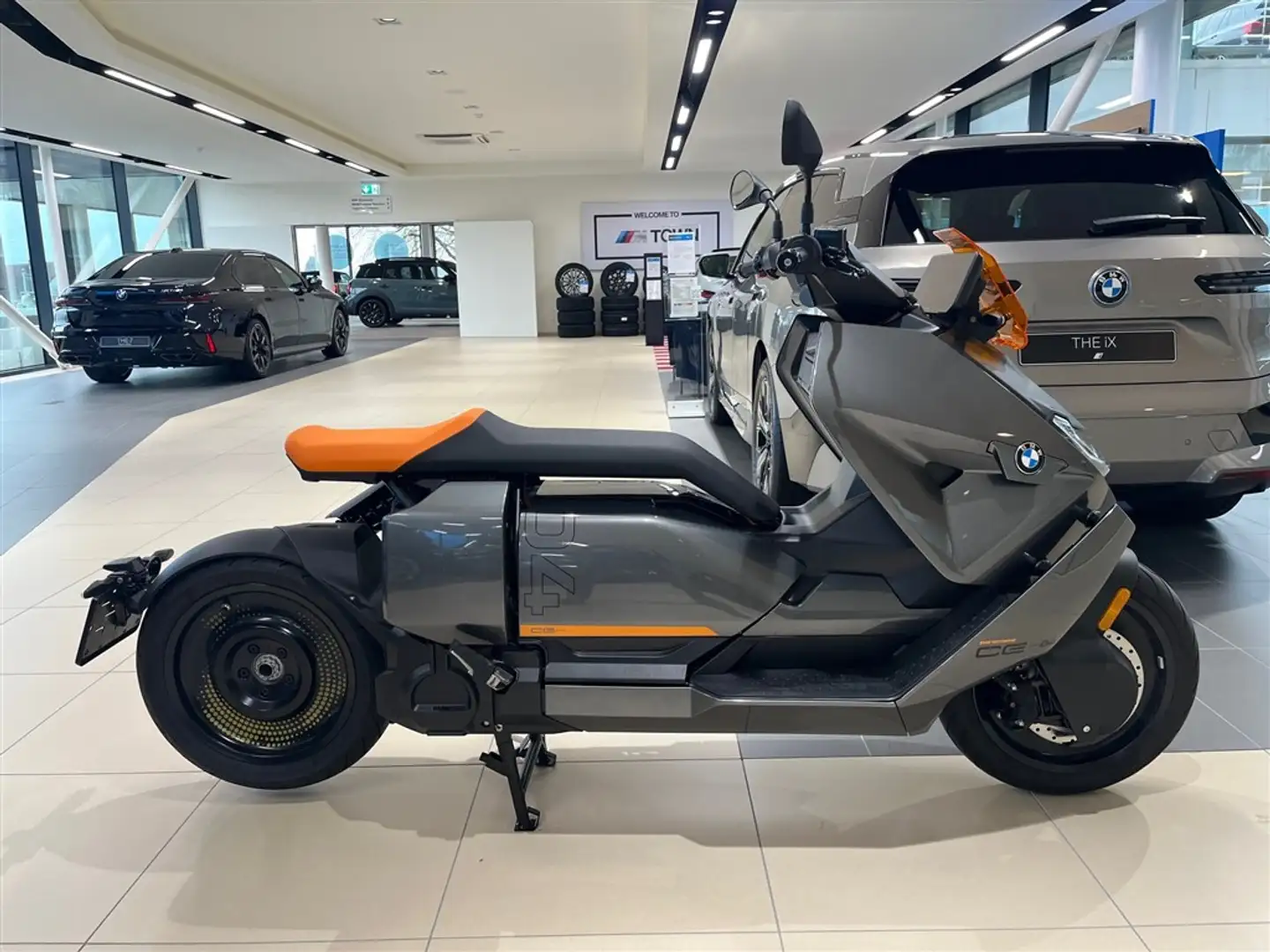 BMW CE 04 0 Zwart - 2