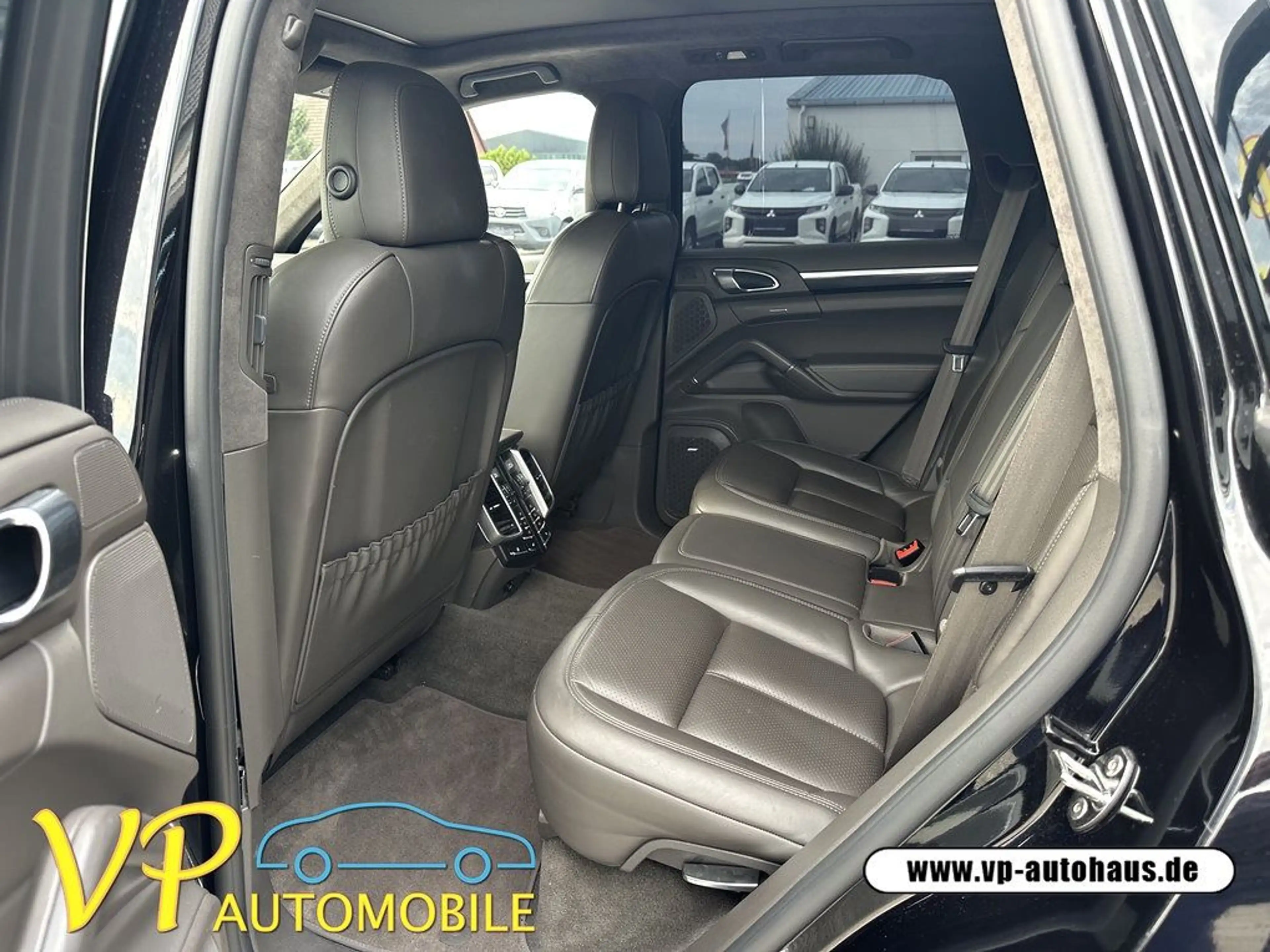 Porsche Cayenne Turbo AHK Pano LED — photo 10