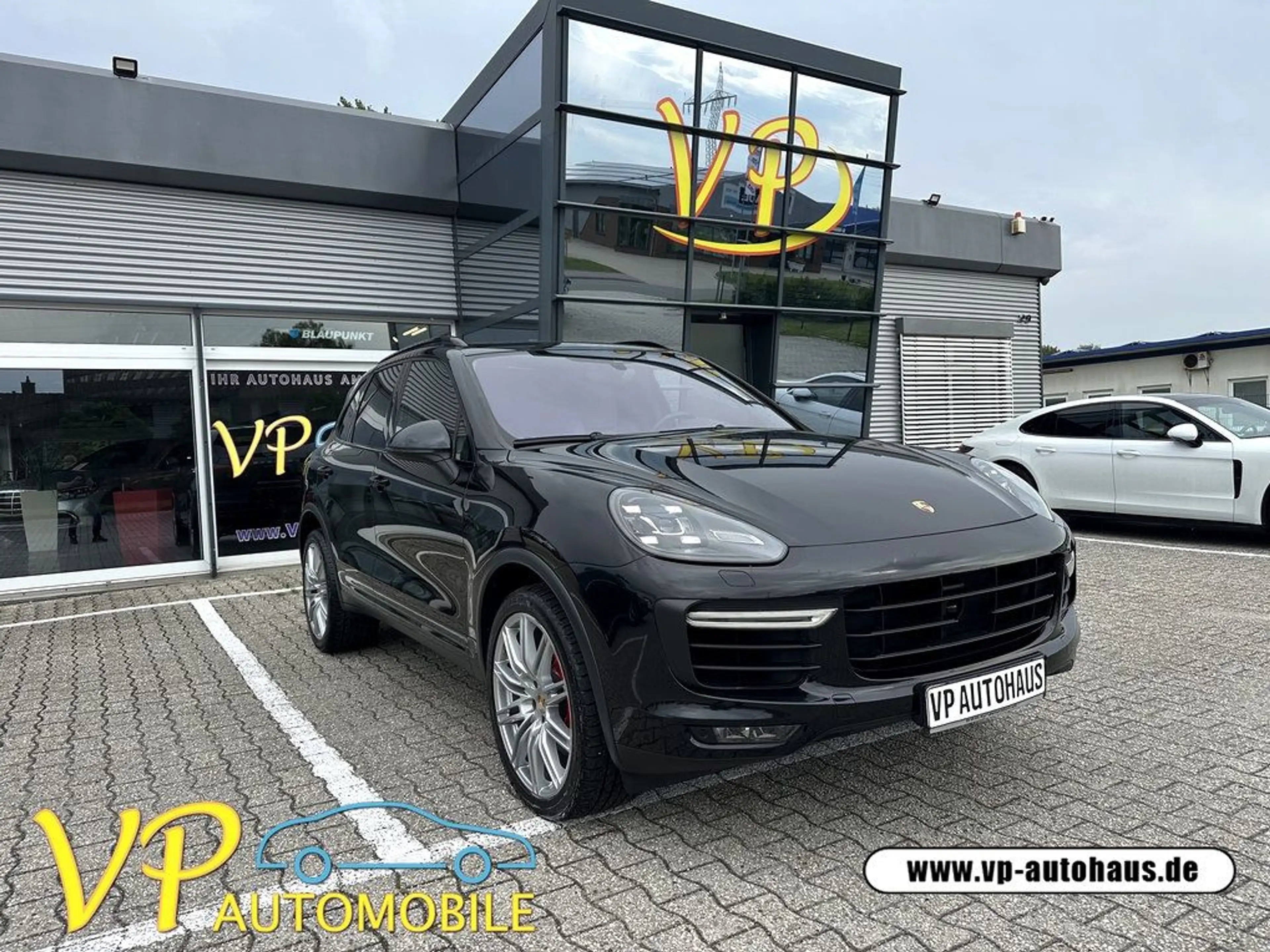 Porsche Cayenne Turbo AHK Pano LED