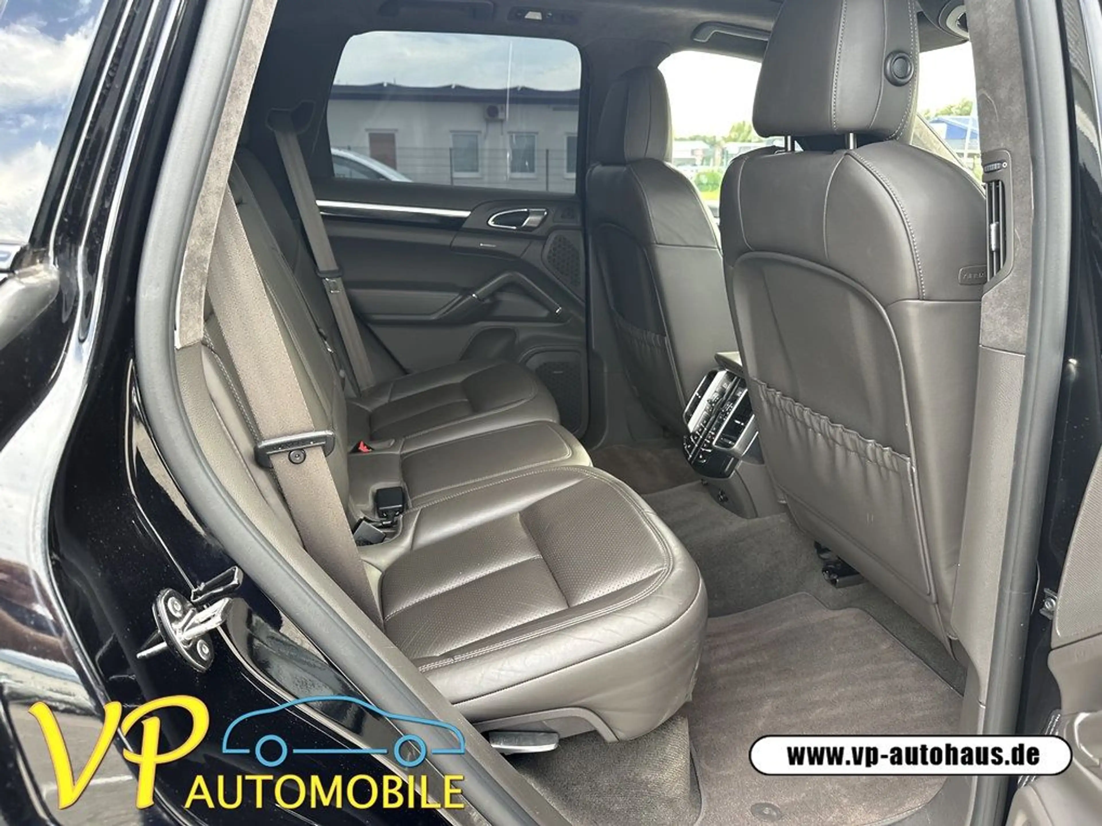 Porsche Cayenne Turbo AHK Pano LED — photo 7