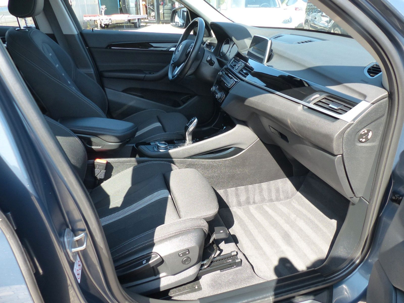 BMW X1 sDrive 20 i Sport Line 2.Hand Top gepflegt — photo 8