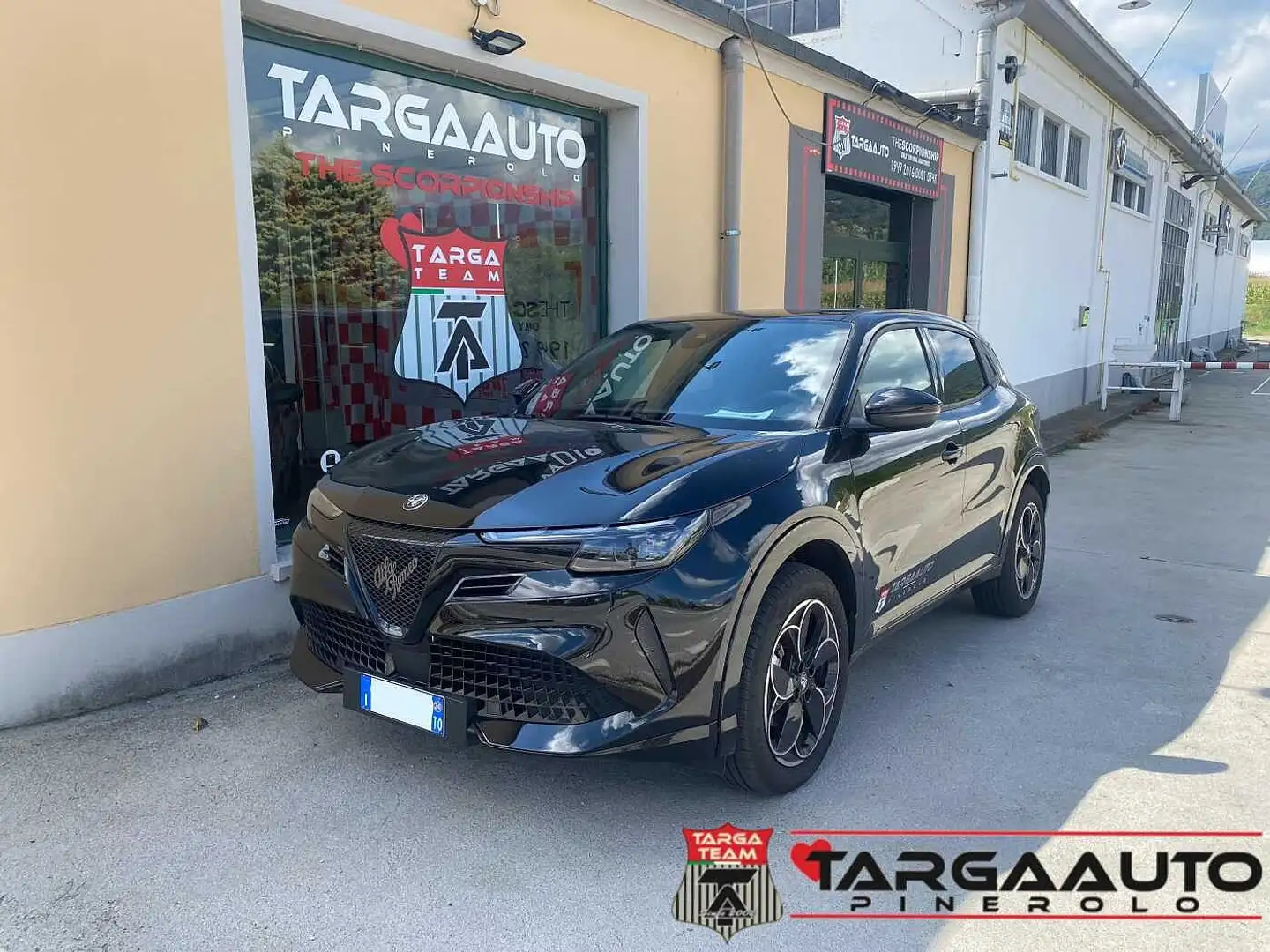 Alfa Romeo Junior 1.2 136 CV Hybrid eDCT6 Zwart - 1